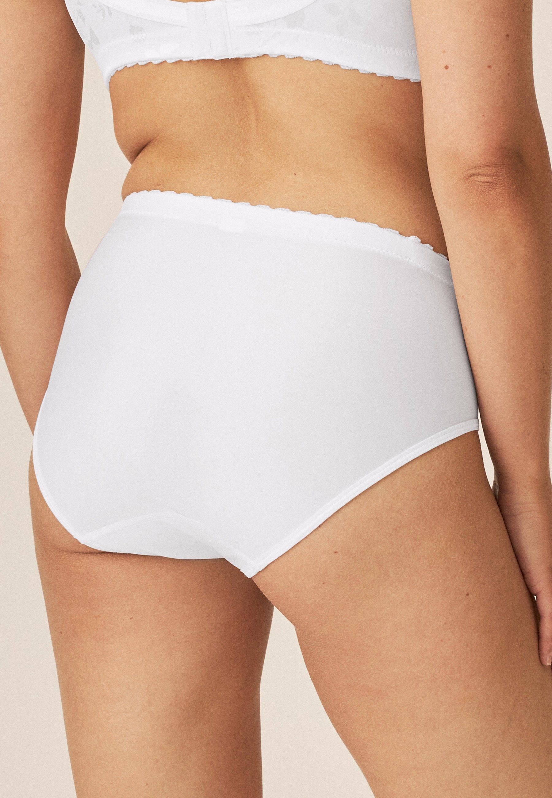 Naturana Minimizer Slip mit Blumenmuster Farbe Weiß Rückansicht