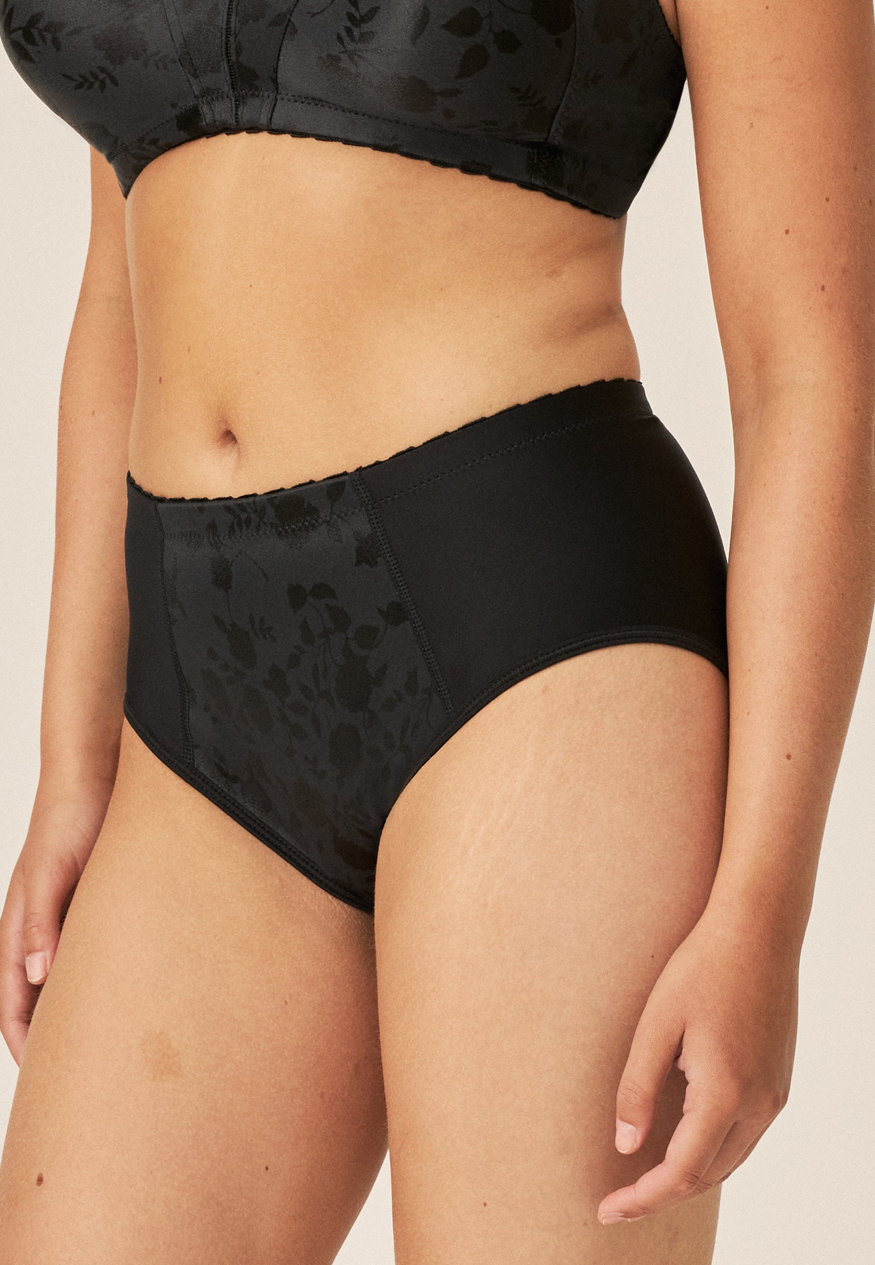 Naturana Minimizer Slip mit Blumenmuster Farbe Schwarz Seitenansicht