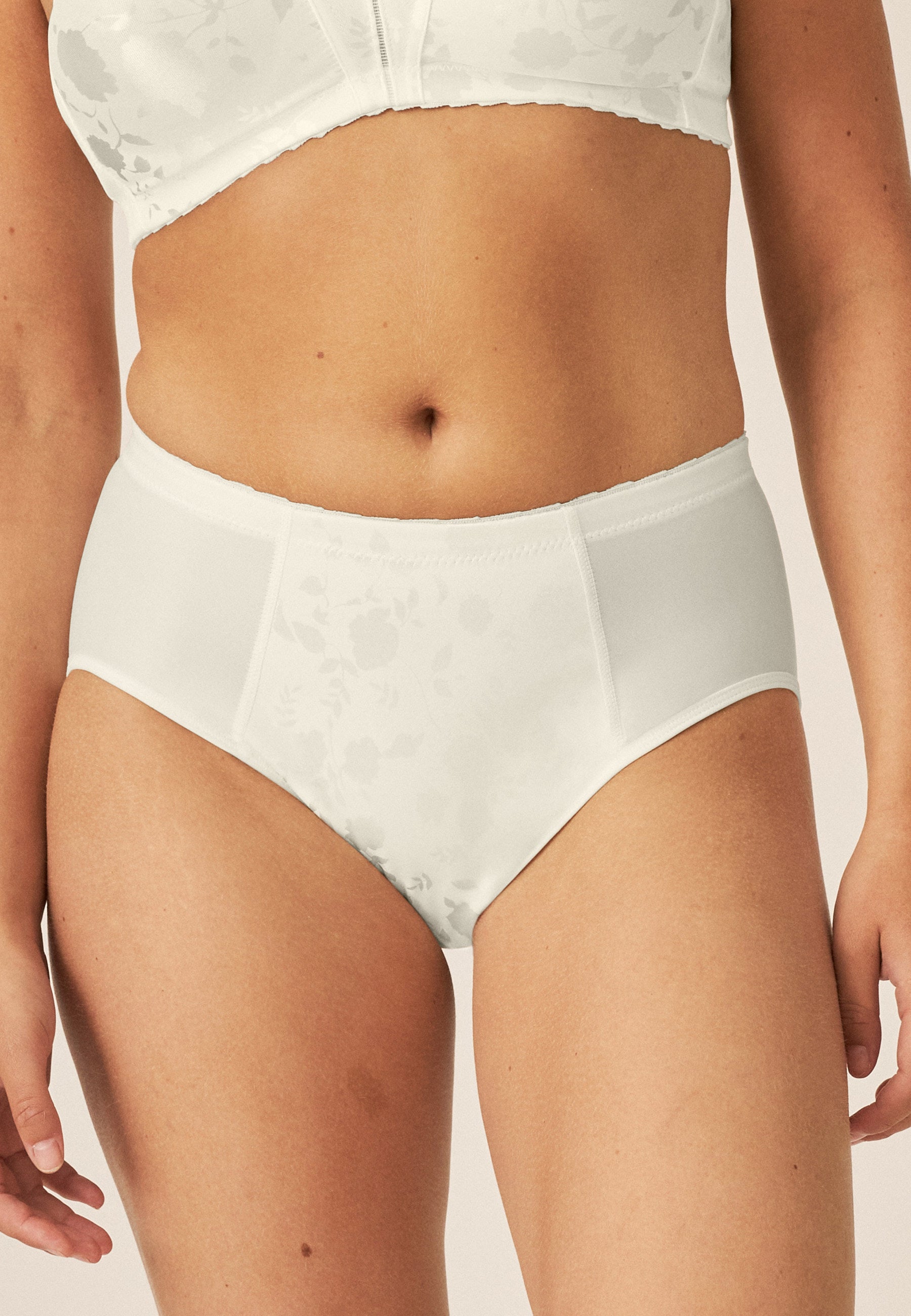 Naturana Minimizer Slip mit Blumenmuster Farbe Champagner Frontansicht