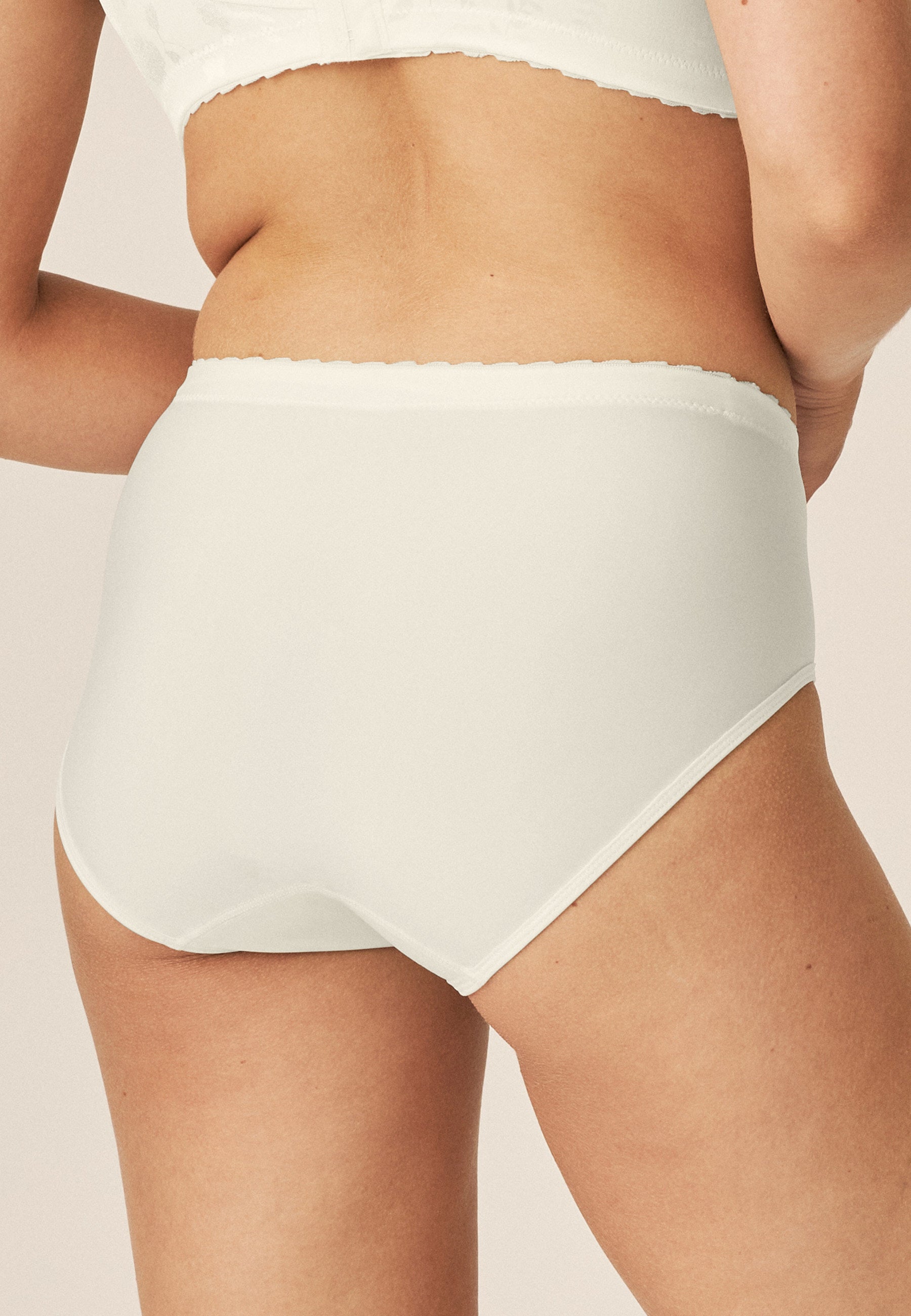 Naturana Minimizer Slip mit Blumenmuster Farbe Champager Rückansicht