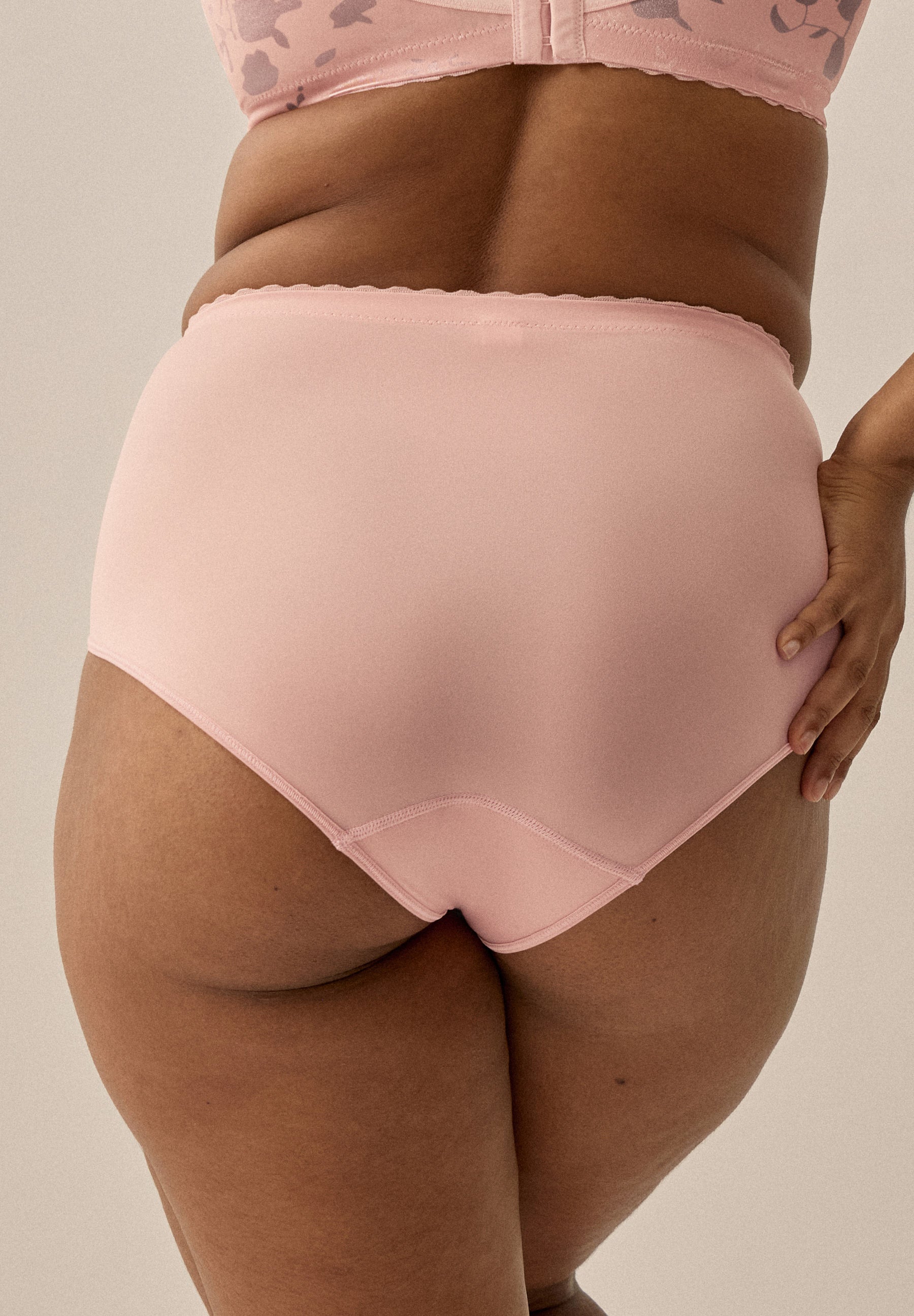 Minimizer Slip with a Floral Pattern - Pink Rose