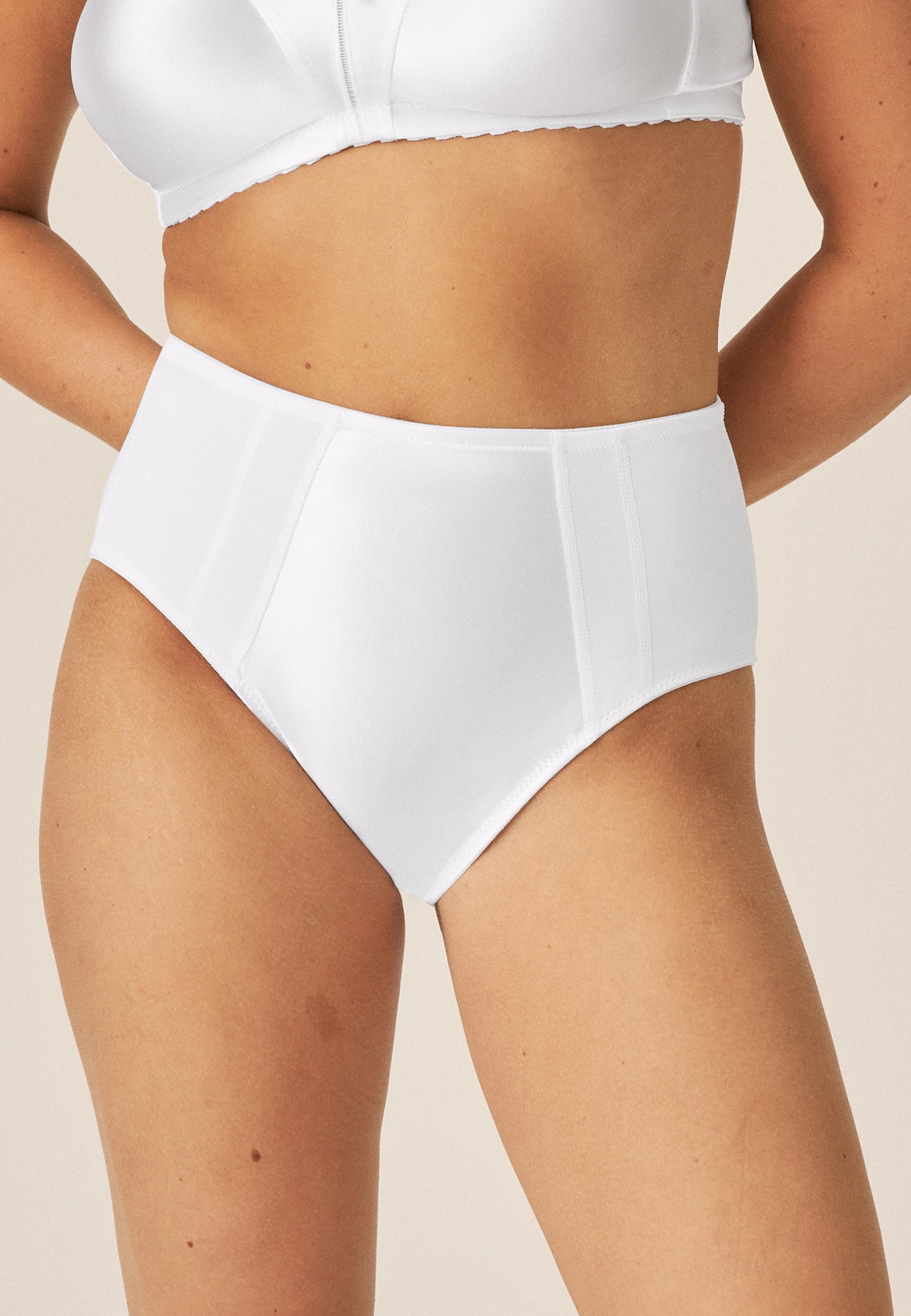 Naturana Minimizer Slip Farbe Weiß Frontansicht