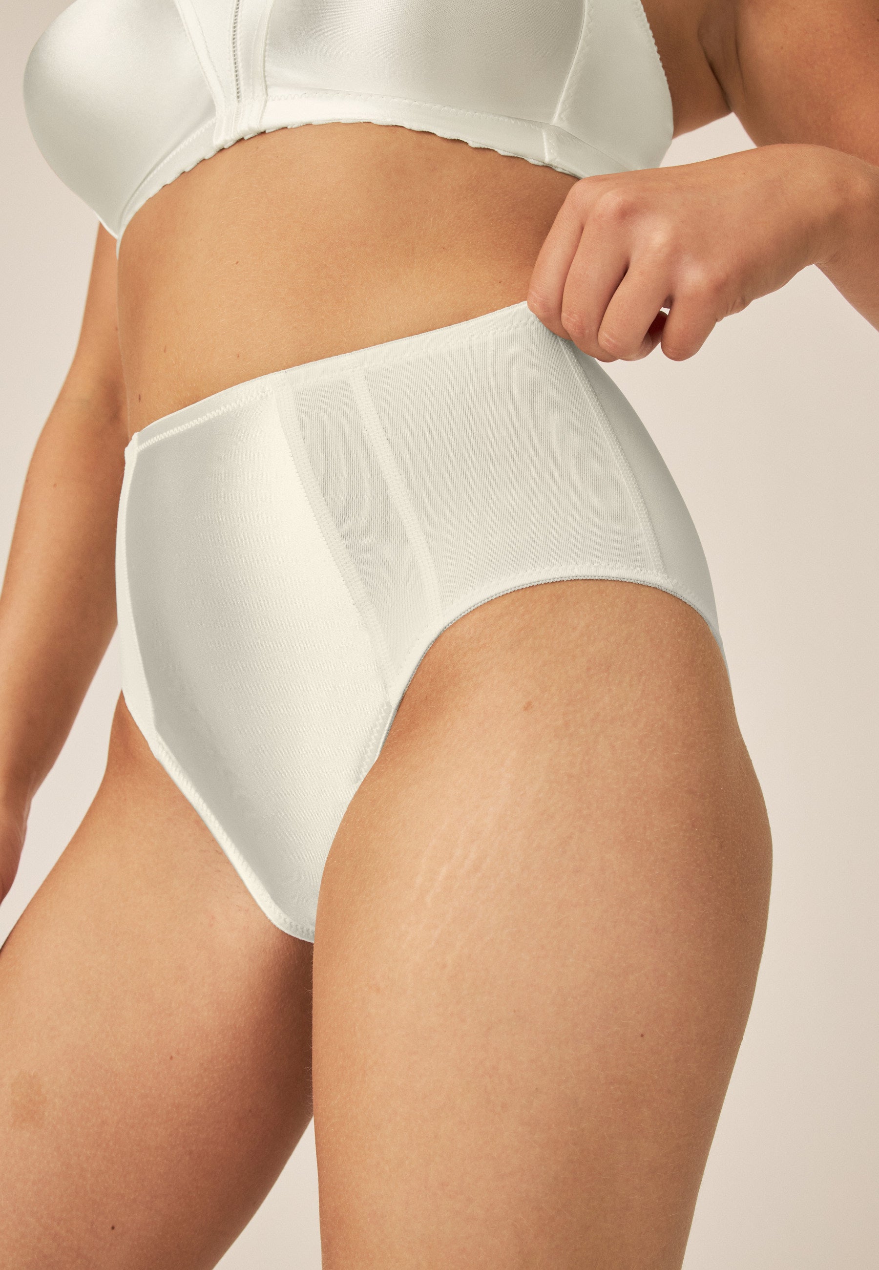 Naturana Minimizer Slip Farbe Champagner Seitenansicht