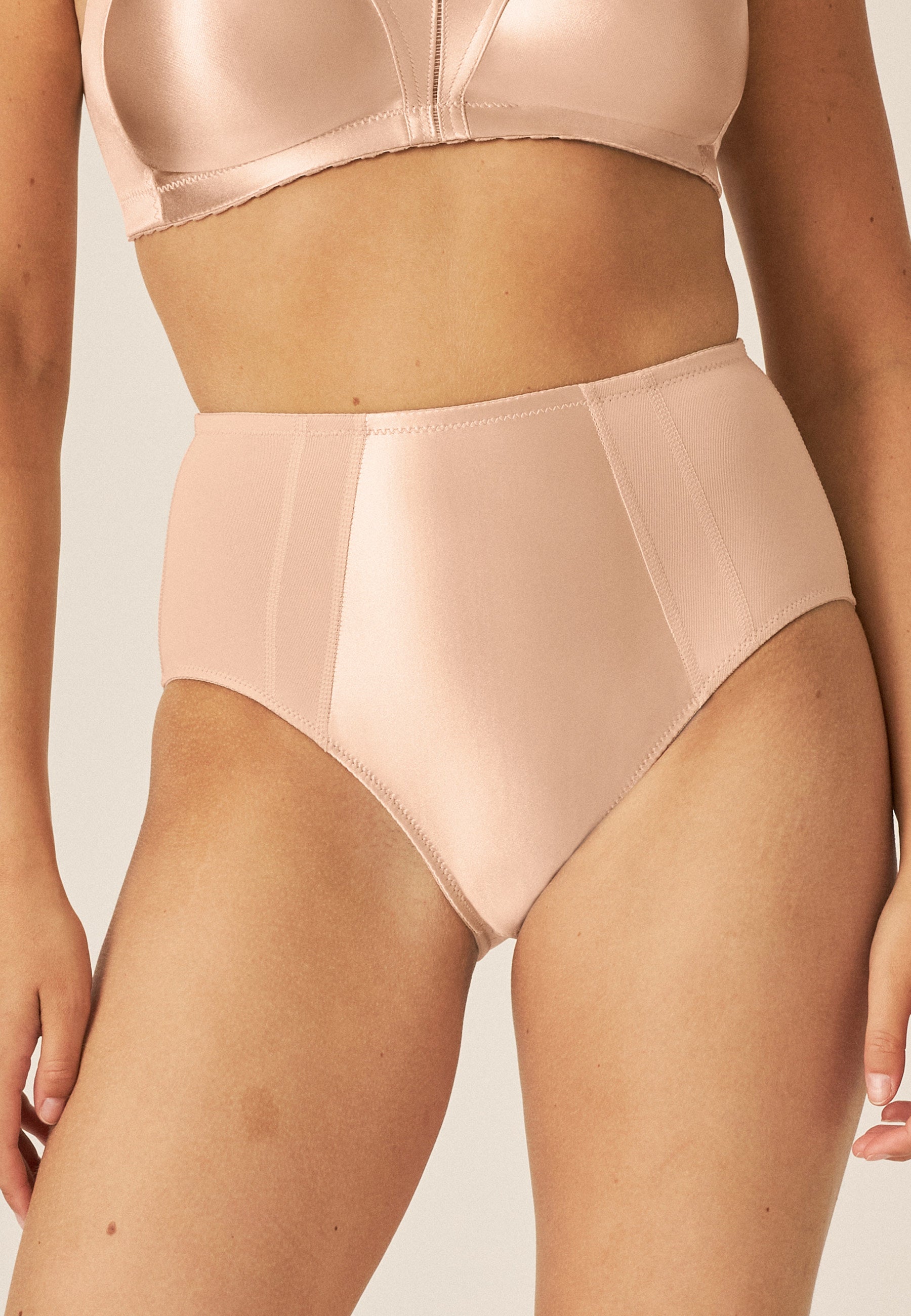 Naturana Minimizer Slip Farbe Light Beige Frontansicht