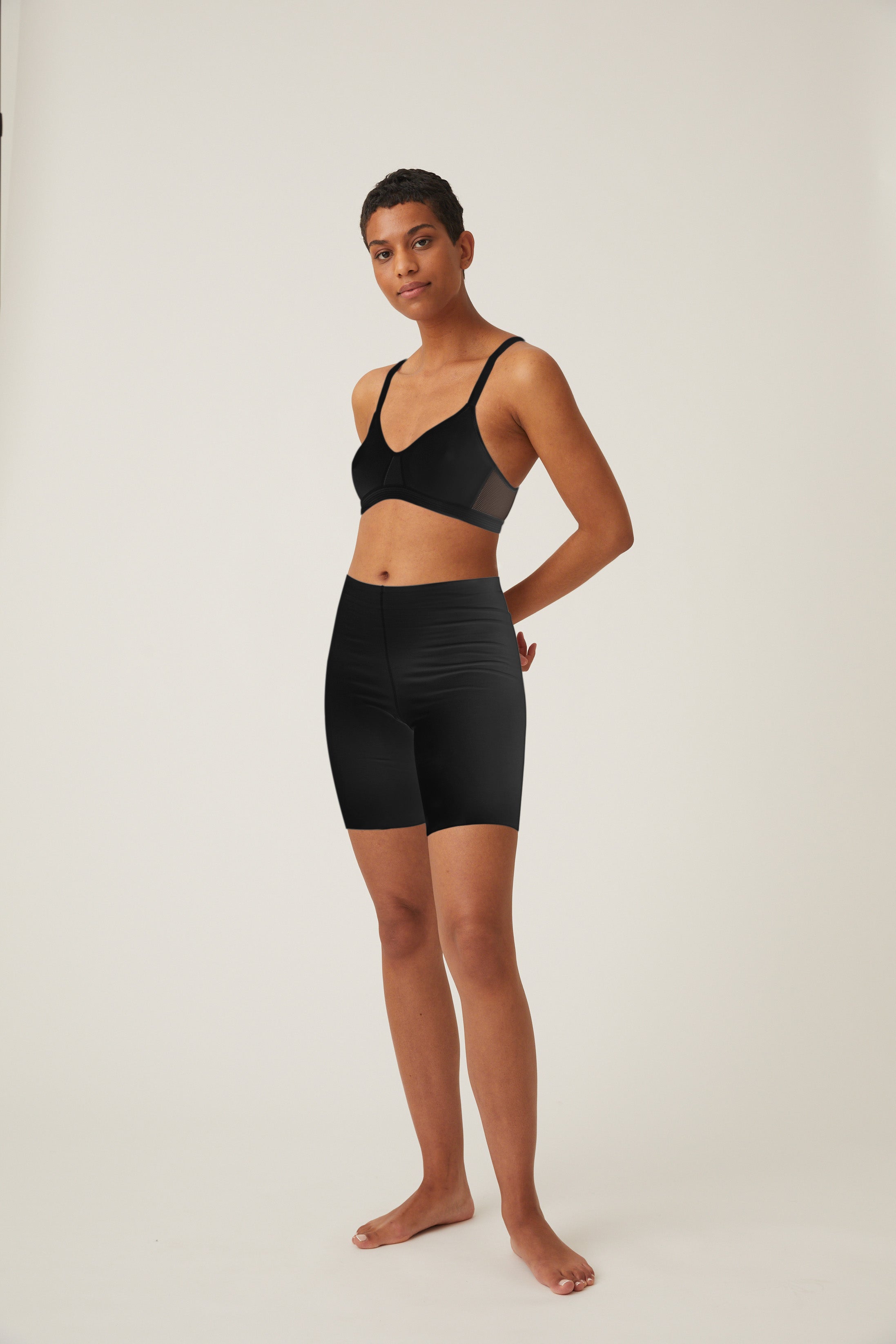 Naturana Baumwoll-Radlershort Cleancut Farbe Schwarz Frontansicht