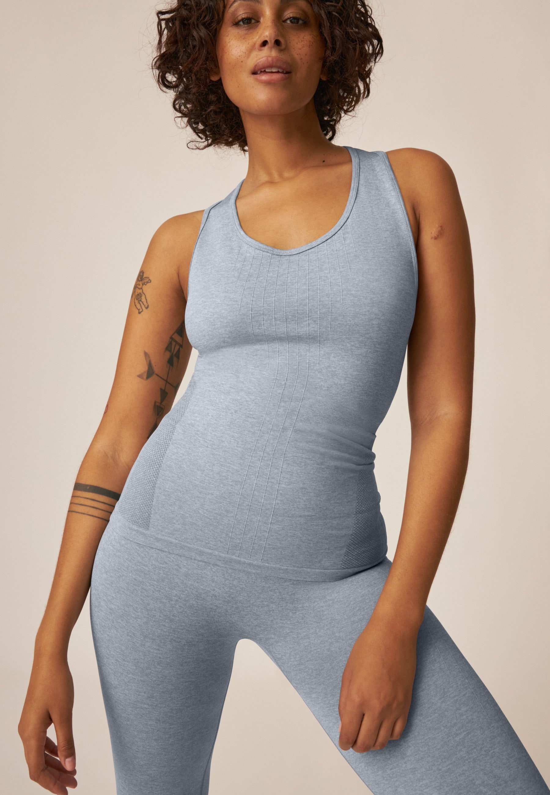Model im Naturana Sport Top Farbe Raindrops Melange