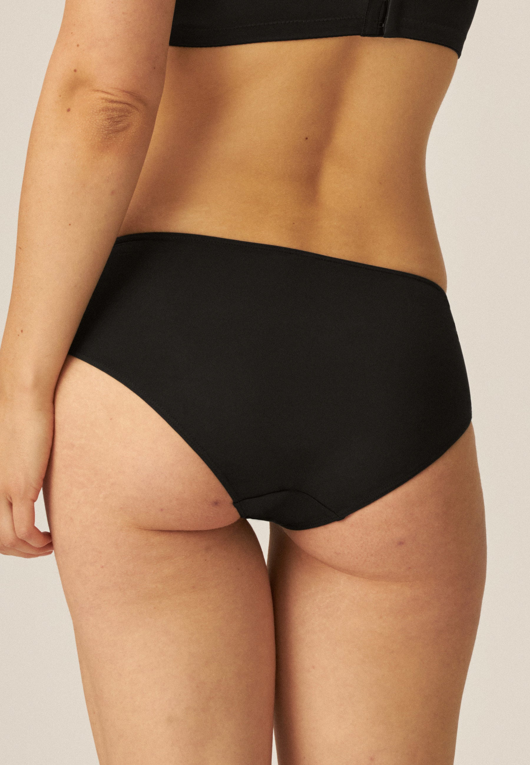 Naturana Wednesday Soft Slip mit Glanzband Farbe Schwarz Rückansicht