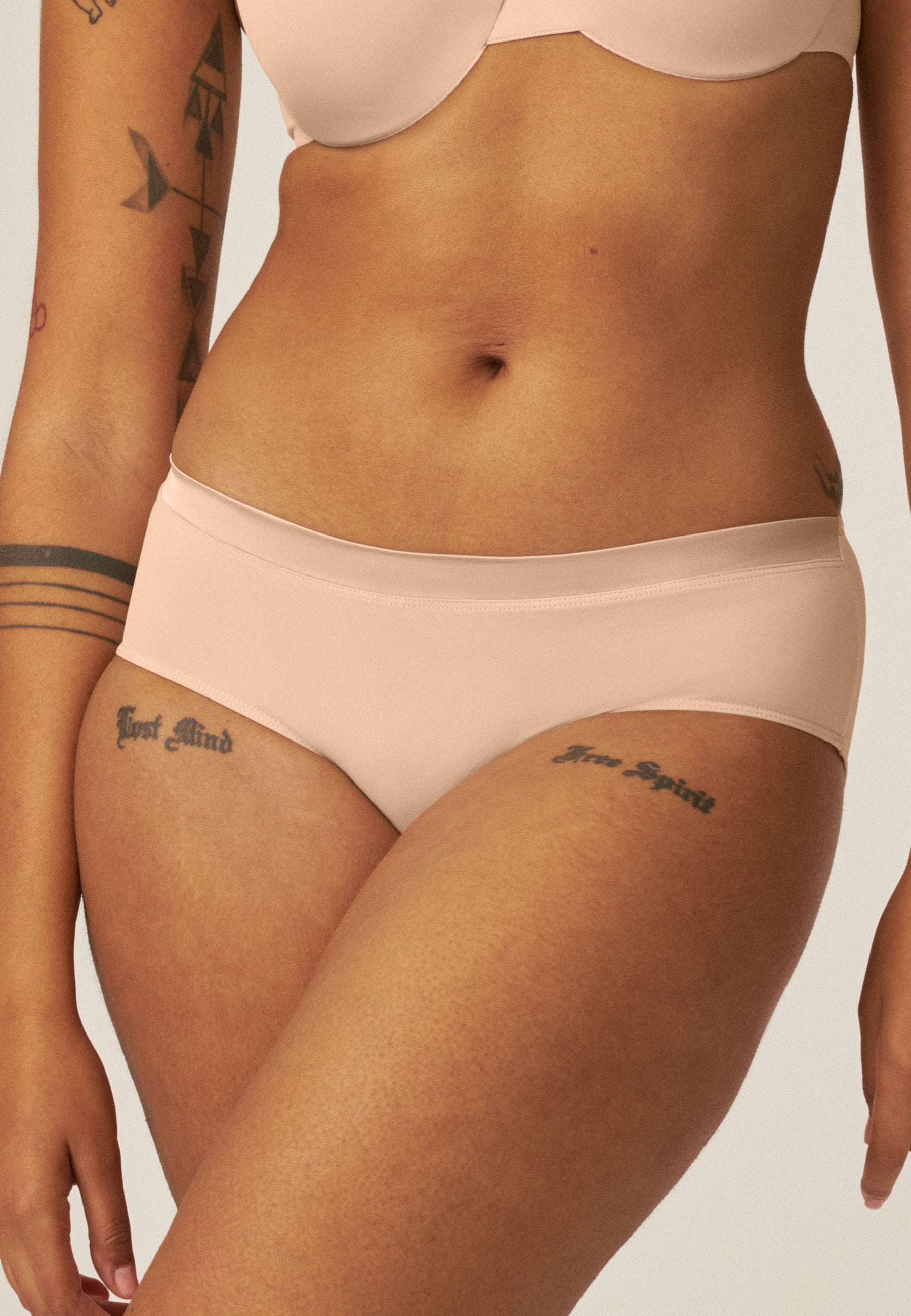Naturana Wednesday Softer Slip mit Glanzband Farbe Light Beige Frontansicht