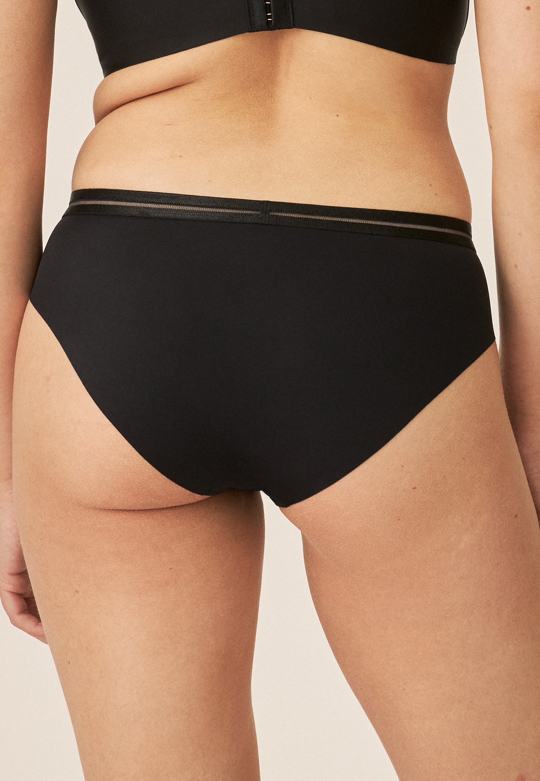Naturana Clean Cut Slip mit Mesh-Details Farbe Schwarz Rückansicht