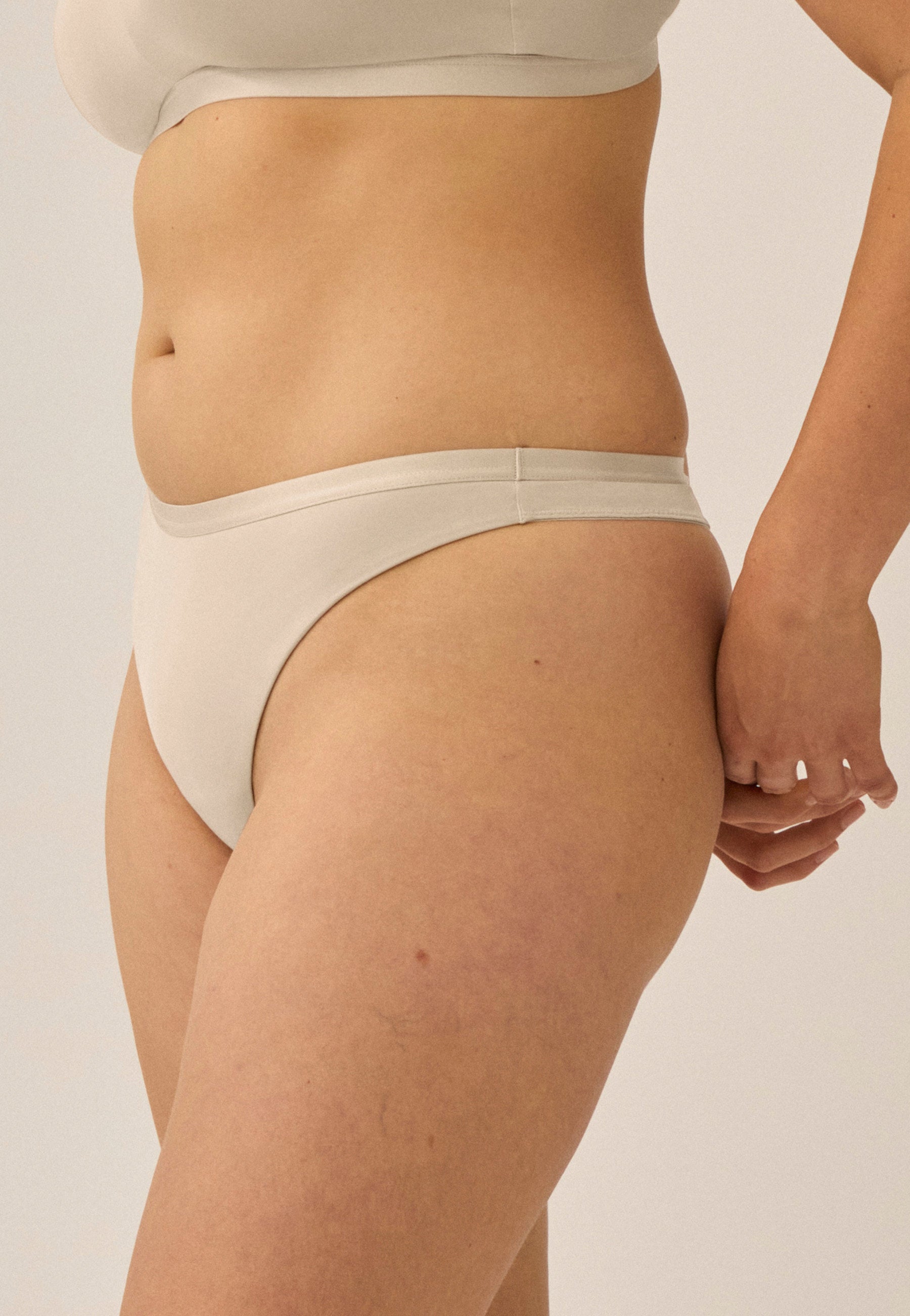 Naturana Thursday String Farbe Light Beige Seitenansicht