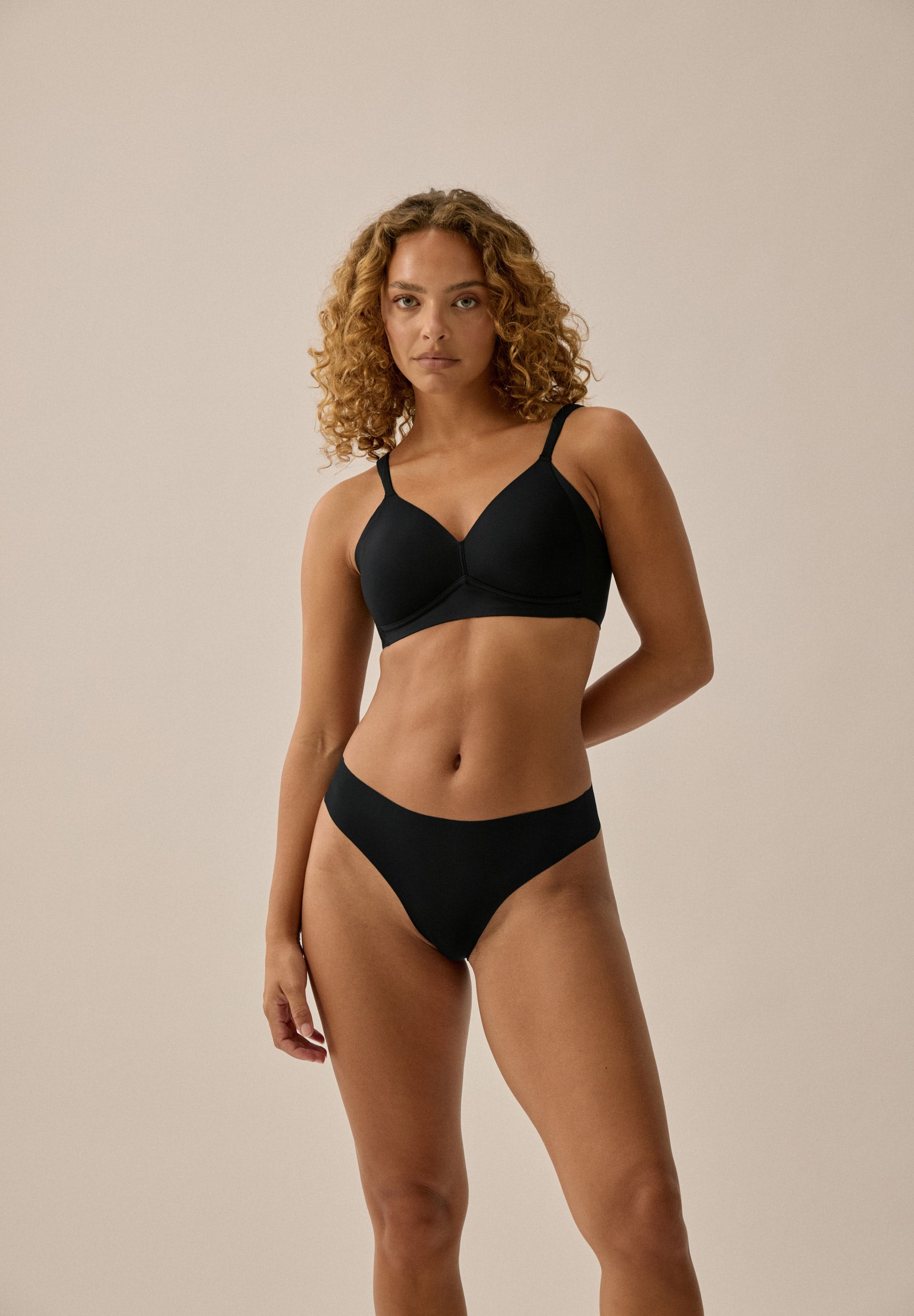 One Size String - Black