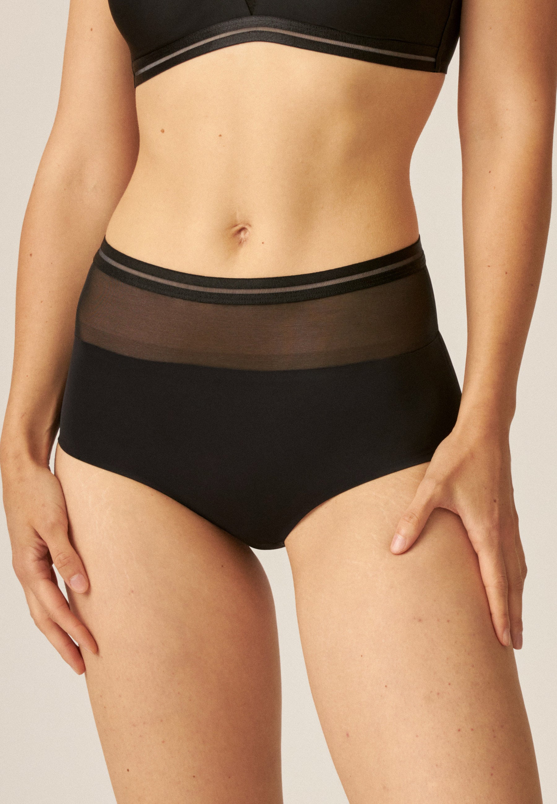 Naturana Monday High Waist Panty Farbe Schwarz Frontansicht