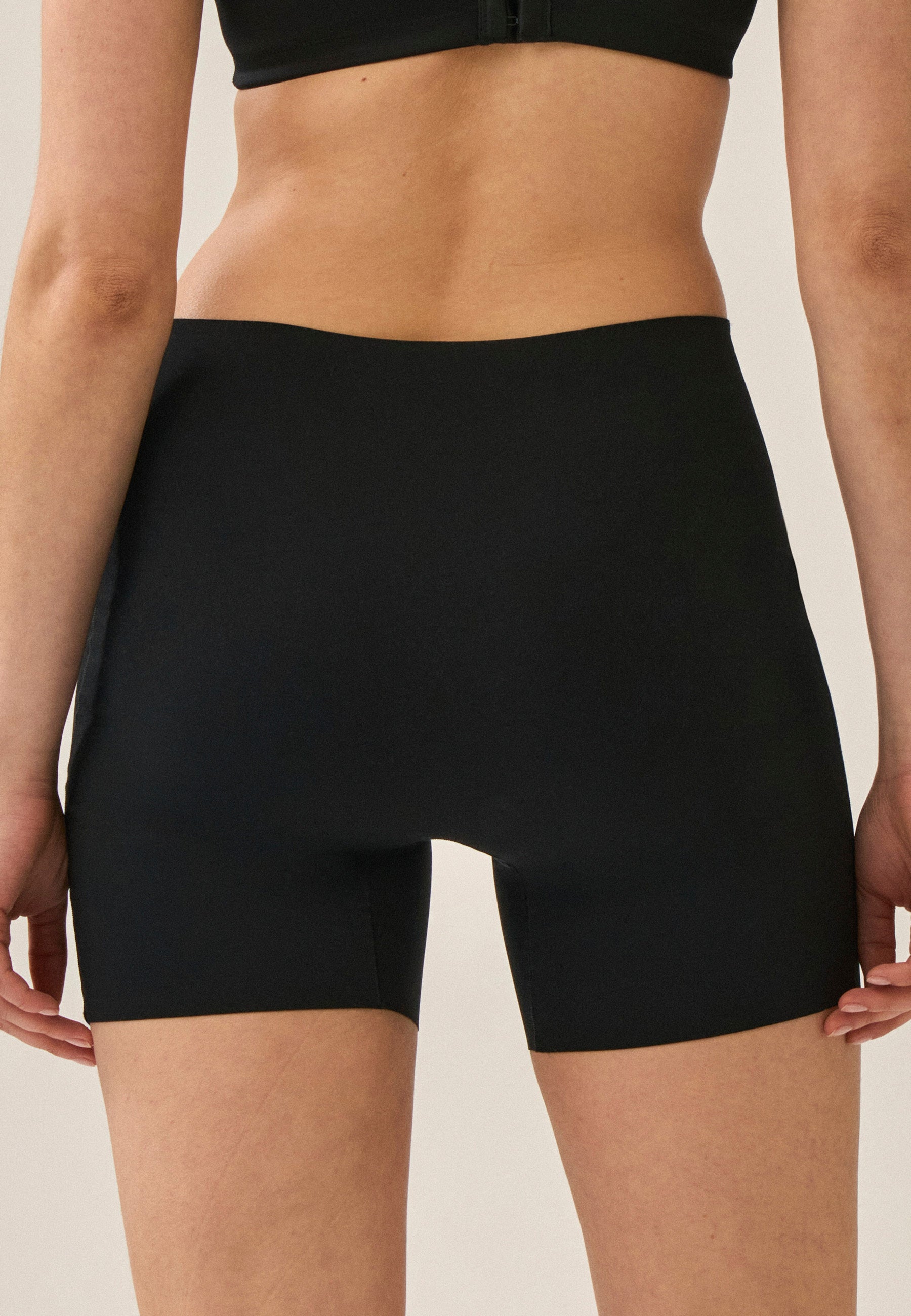 Naturana Radlerhose mit Shapeeffekt Farbe Schwarz Rückansicht