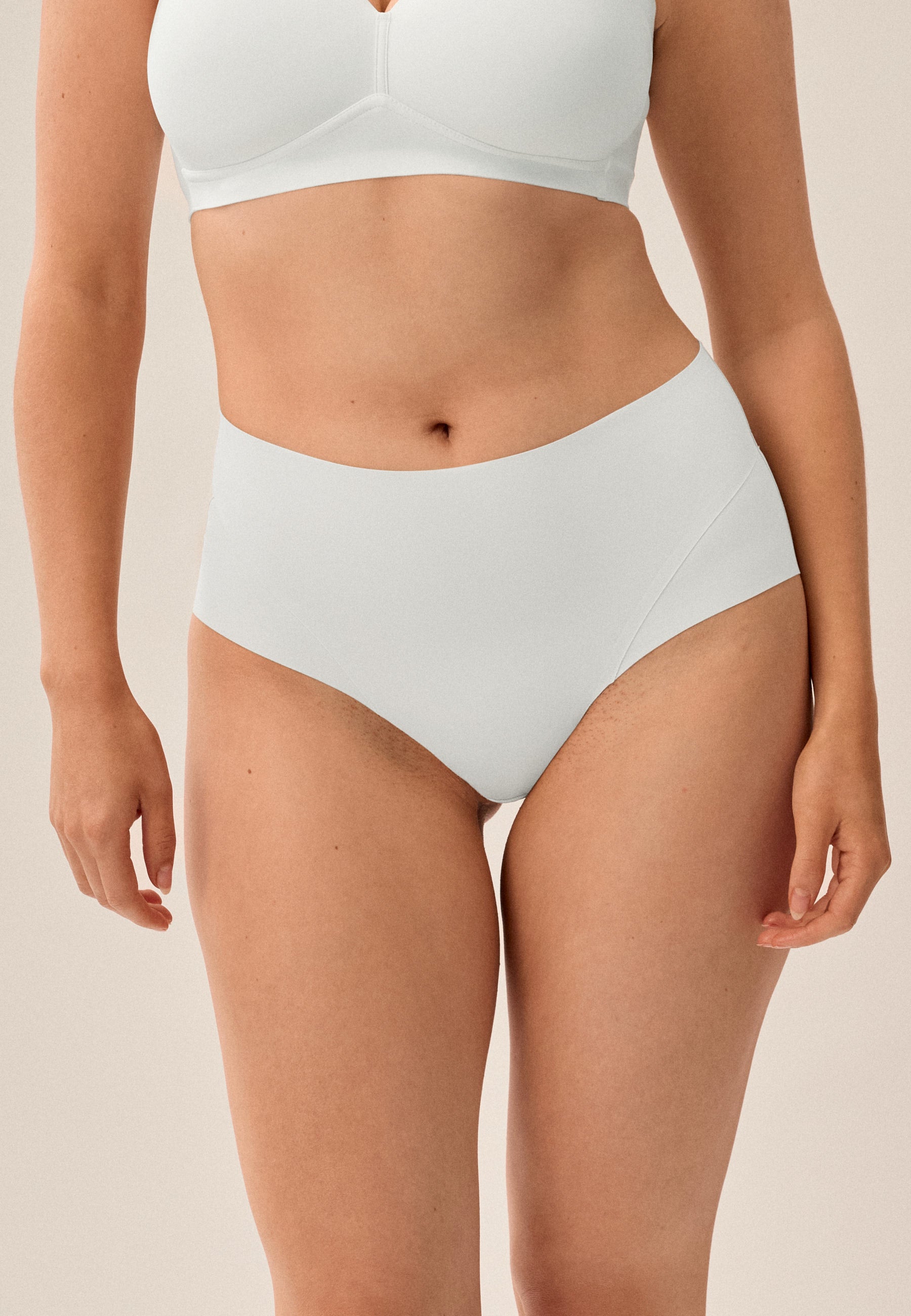 High Waist Slip mit leichtem Shape-Effekt - Ecru
