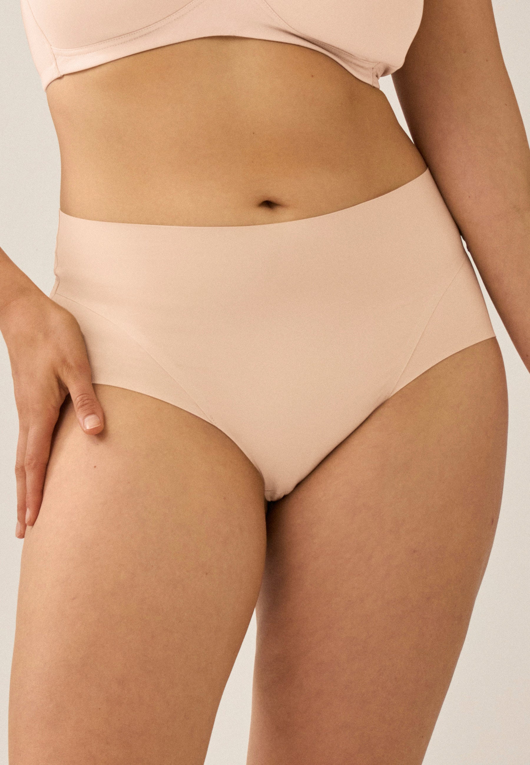 Naturana High Waist Slip mit leichtem Shape-Effekt Farbe Light Beige Frontansicht