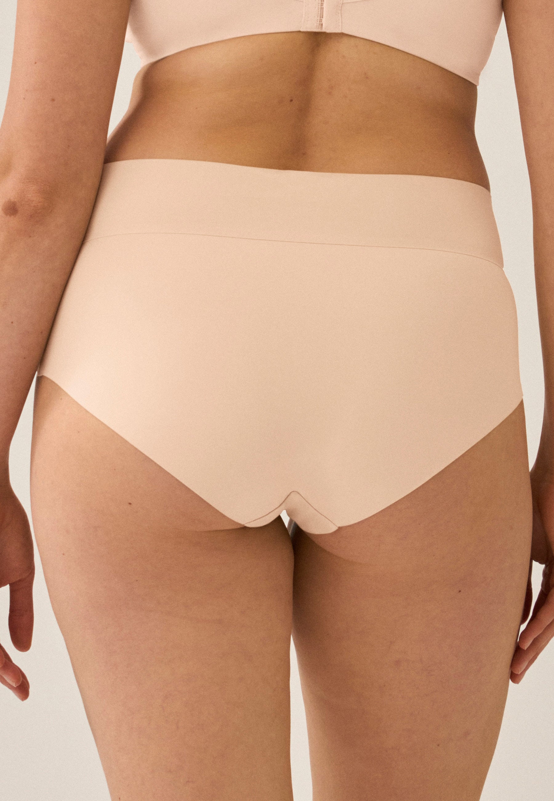 Naturana High Waist Slip mit leichtem Shape-Effekt Farbe Light Beige Rückansicht