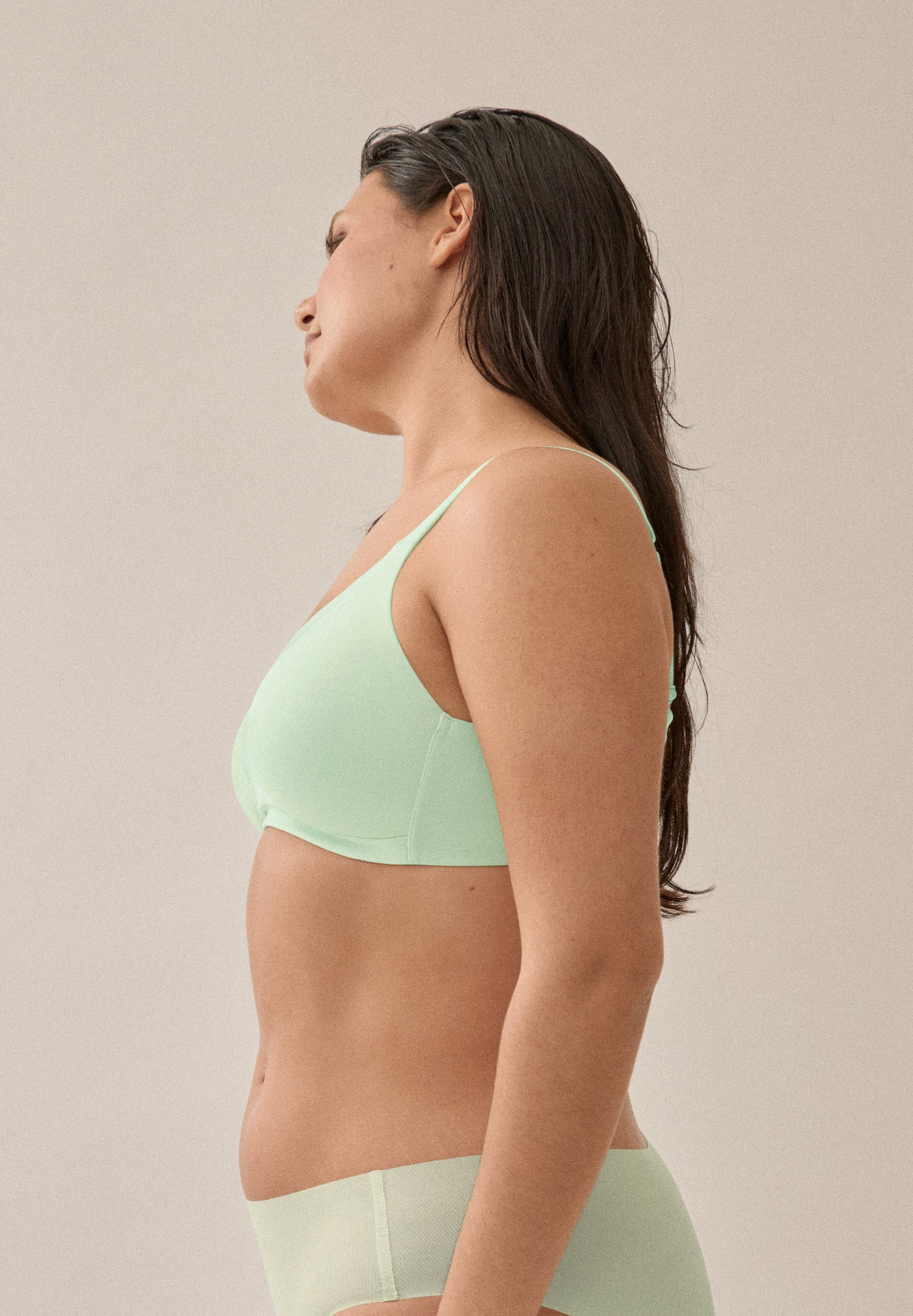 Bügelloser BH mit Schale und Glanzband - Aquamenta