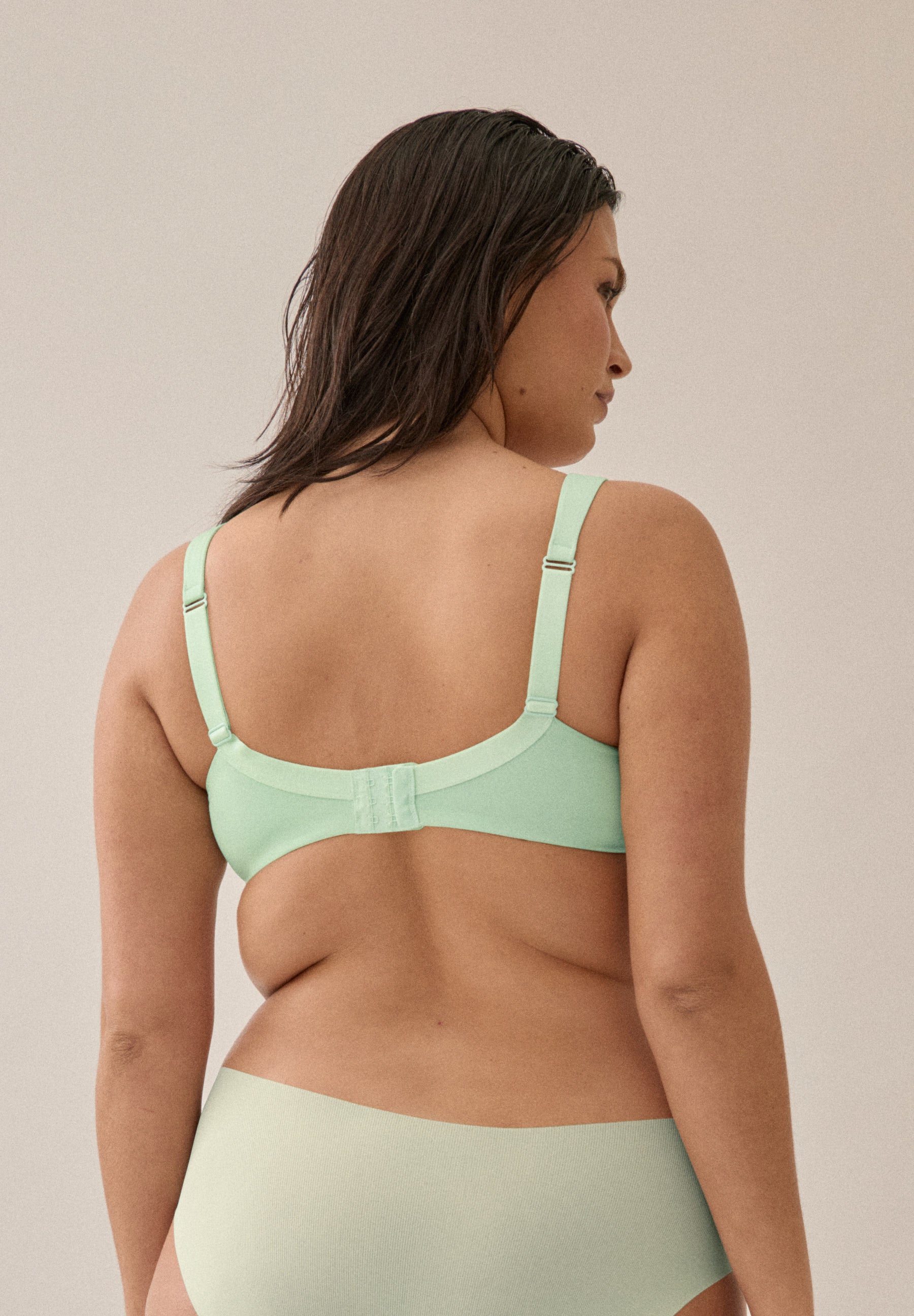 Bügelloser BH mit Schale und Glanzband - Aquamenta