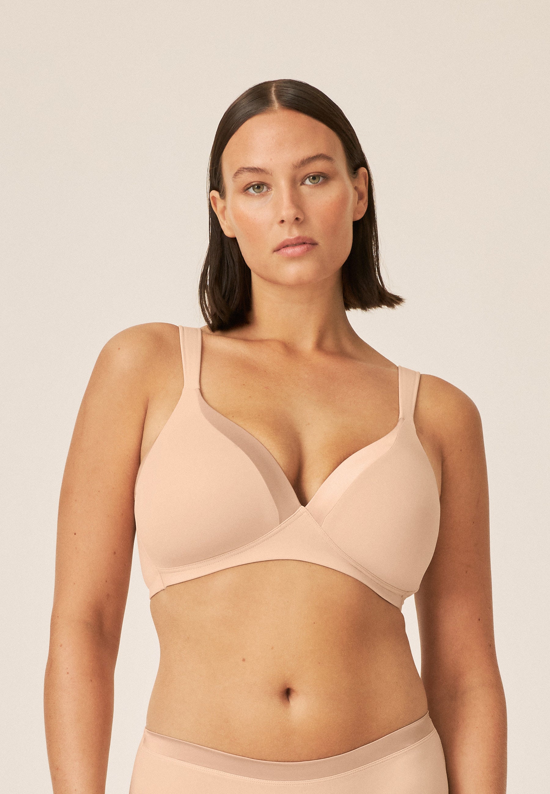 Naturana Wednesday Bügelloser BH mit Schale und Glanzband Farbe Light Beige Frontansicht