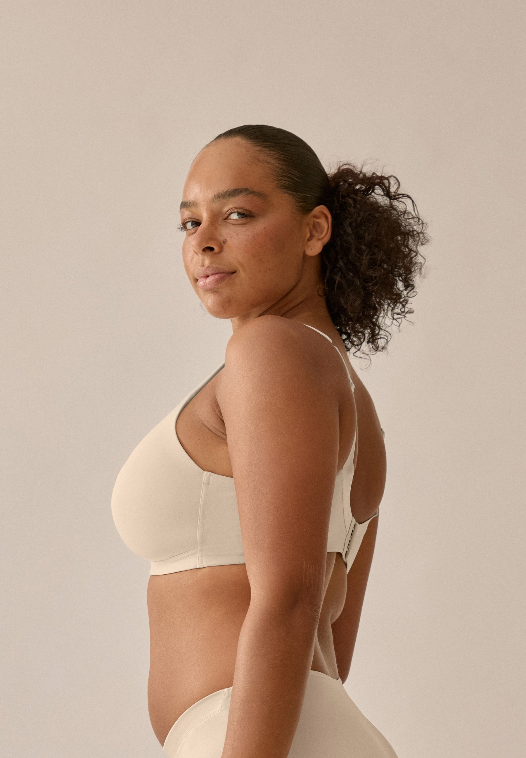 Bügelloser BH mit Schale und Glanzband Set - Light Beige