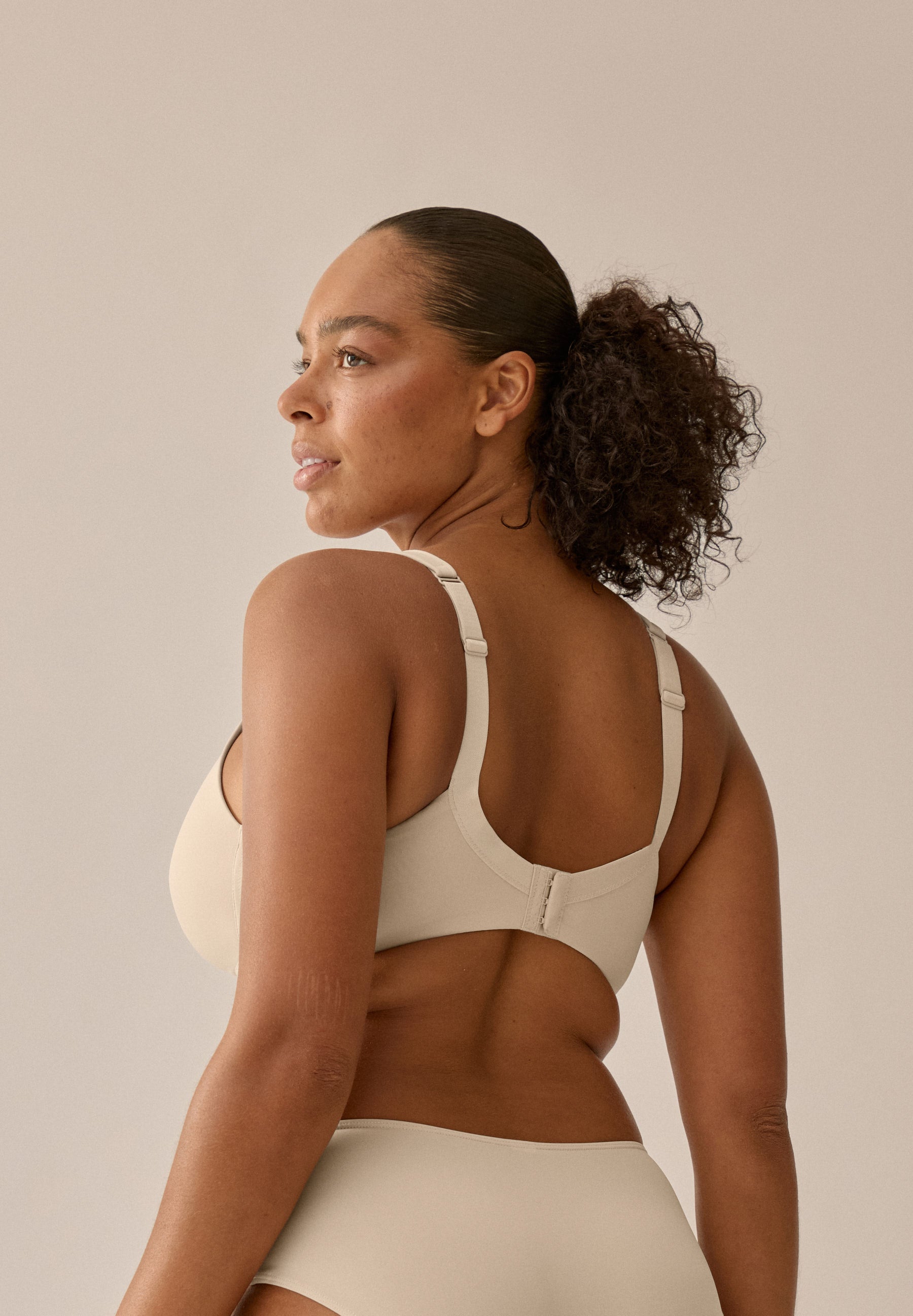 Bügelloser BH mit Schale und Glanzband Set - Light Beige