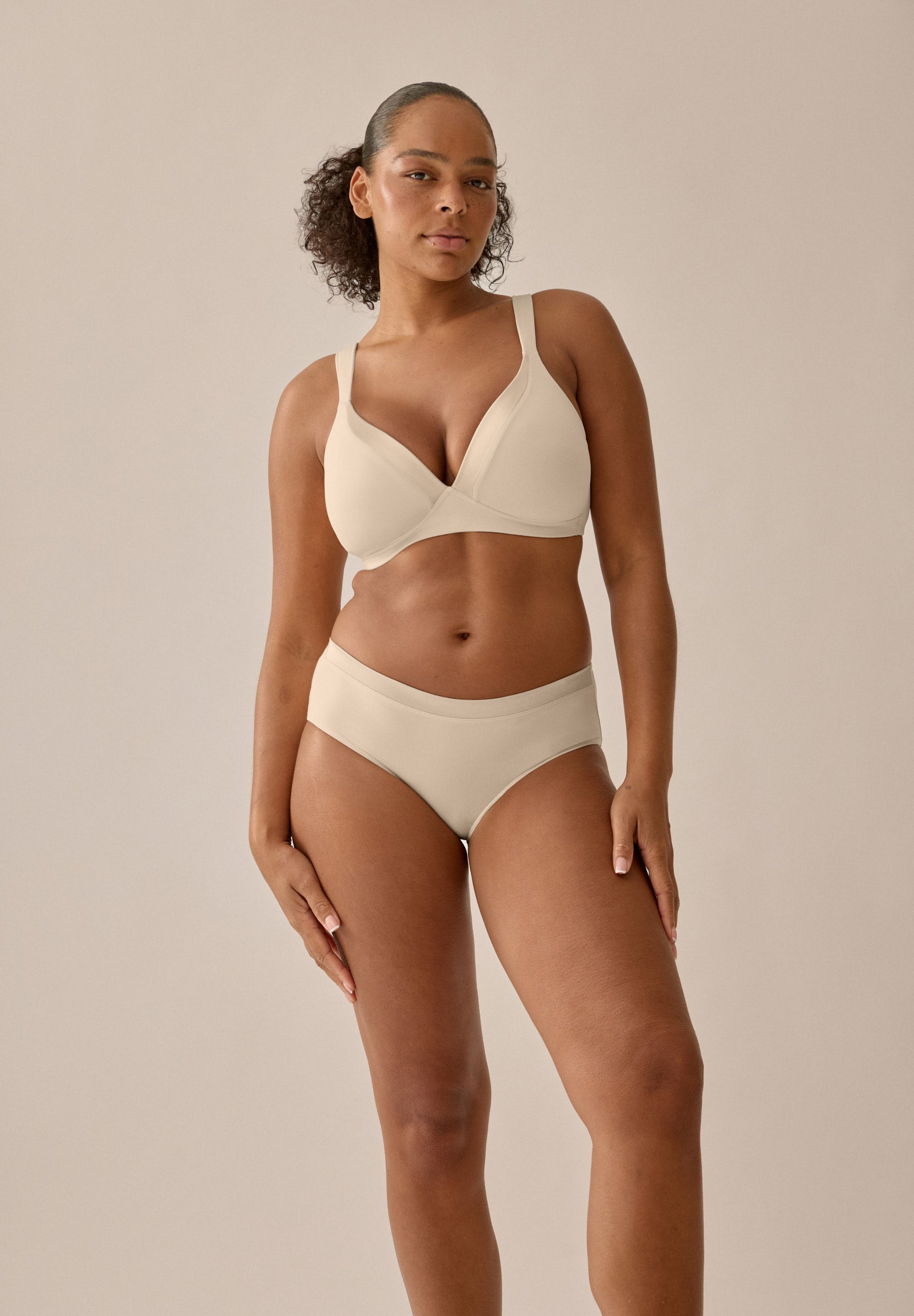 Bügelloser BH mit Schale und Glanzband Set - Light Beige