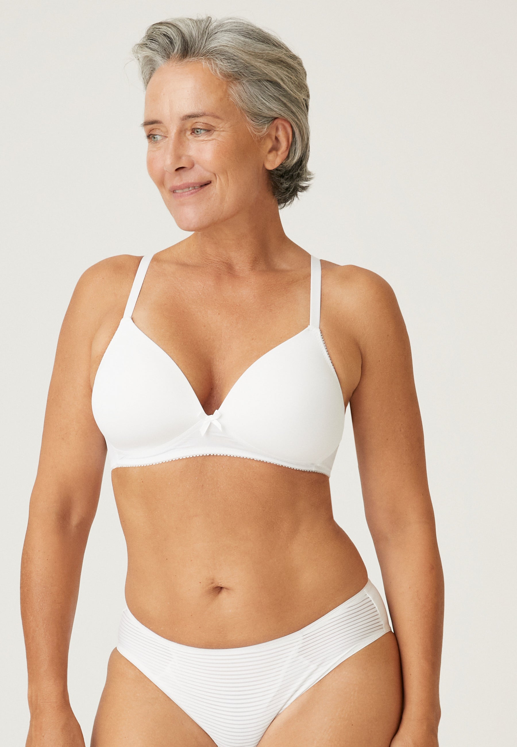 Soft bra with cup - White