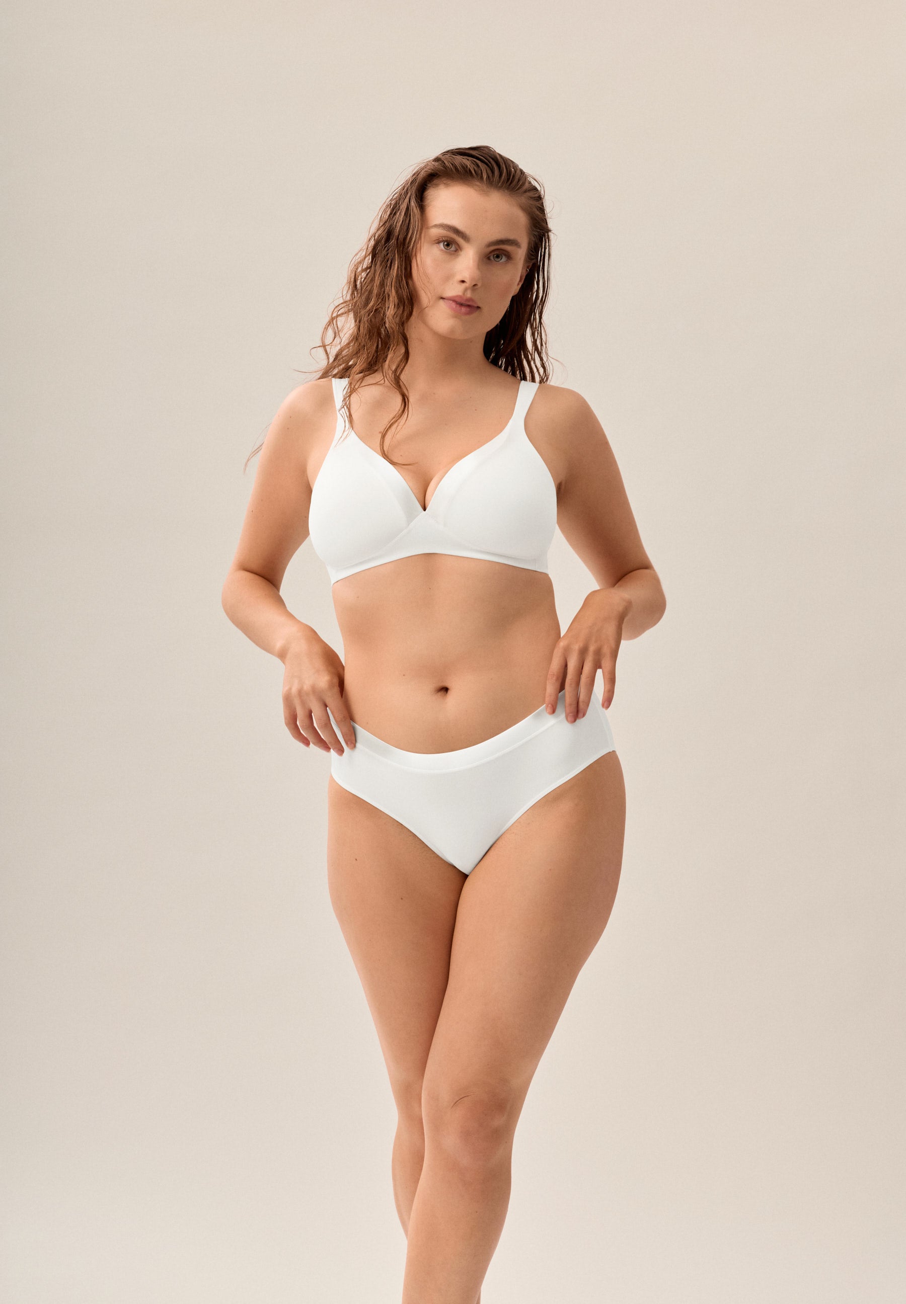 Wireless Bra with Cup and Glossy Ribbon - Ecru