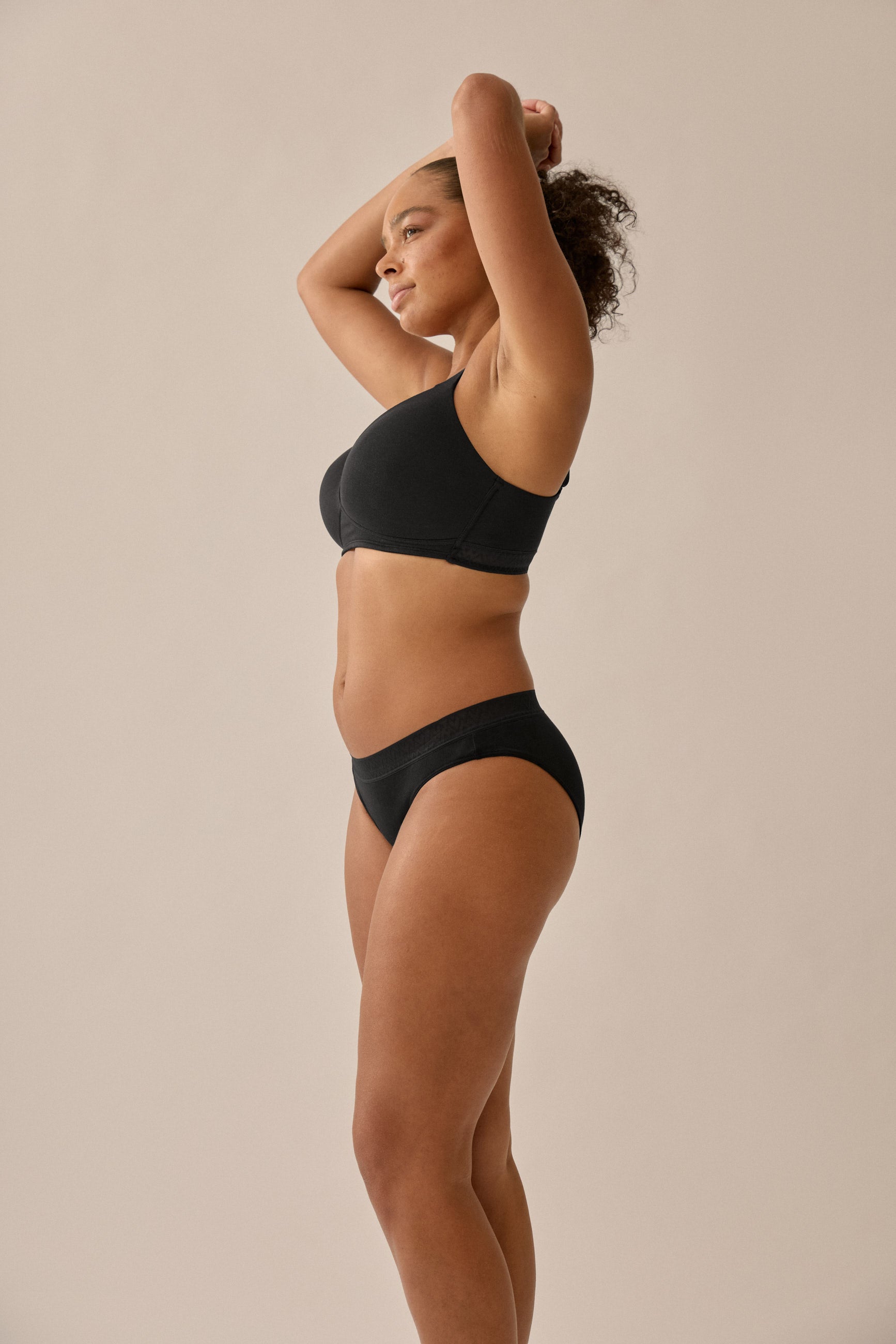Cotton moulded cup bra without underwire – Black