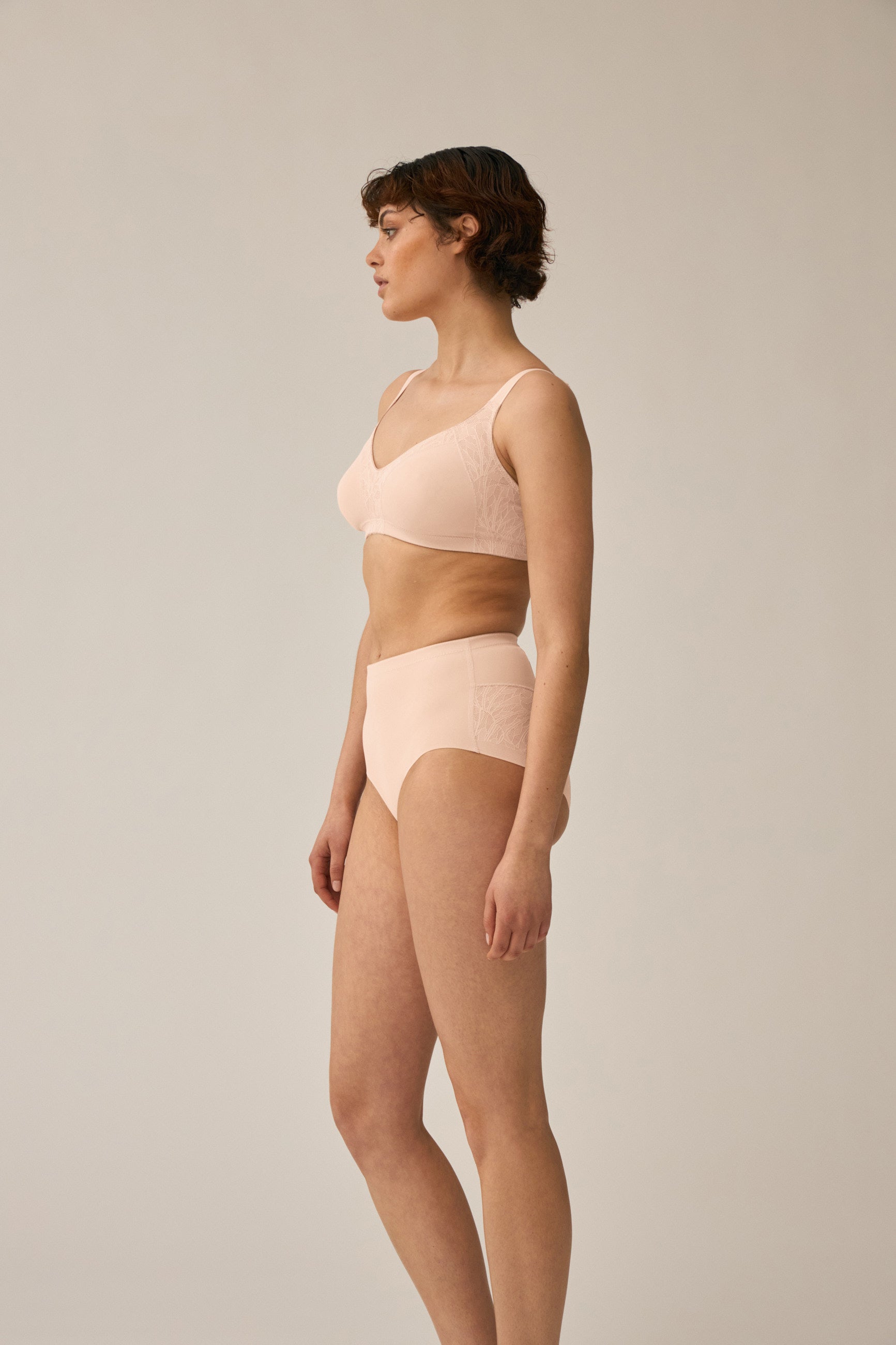 Naturana Minimizer und Side Smoother BH mit Spitze Farbe Light Beige Seitenansicht