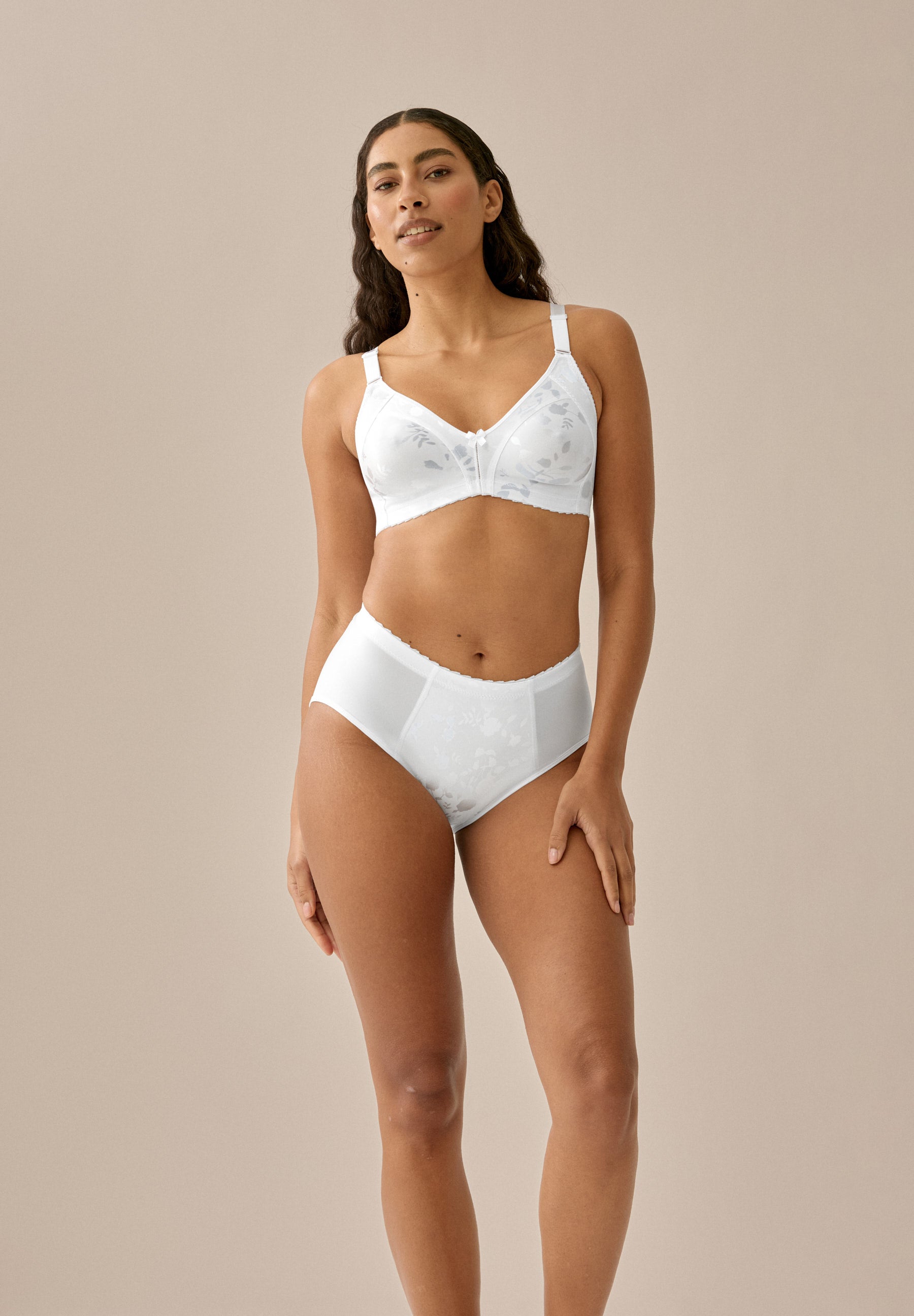 Minimizer Soft Bra in Flower Pattern - White