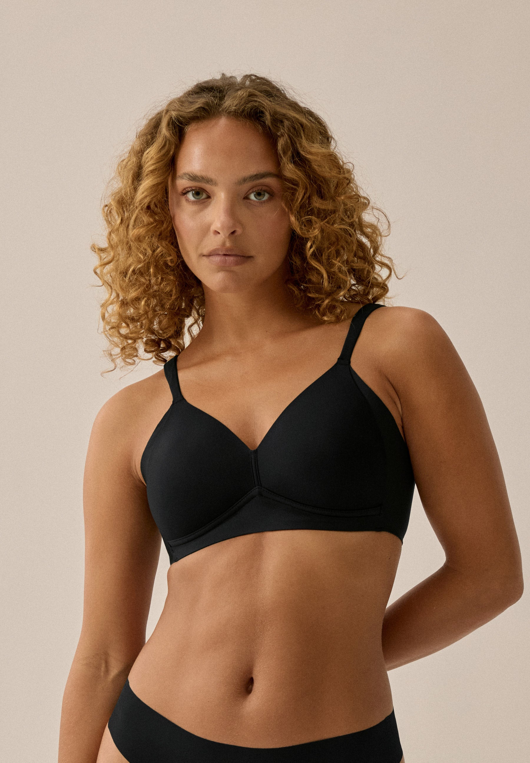 Sujetador suave Side Smoother con tirantes acolchados – Negro