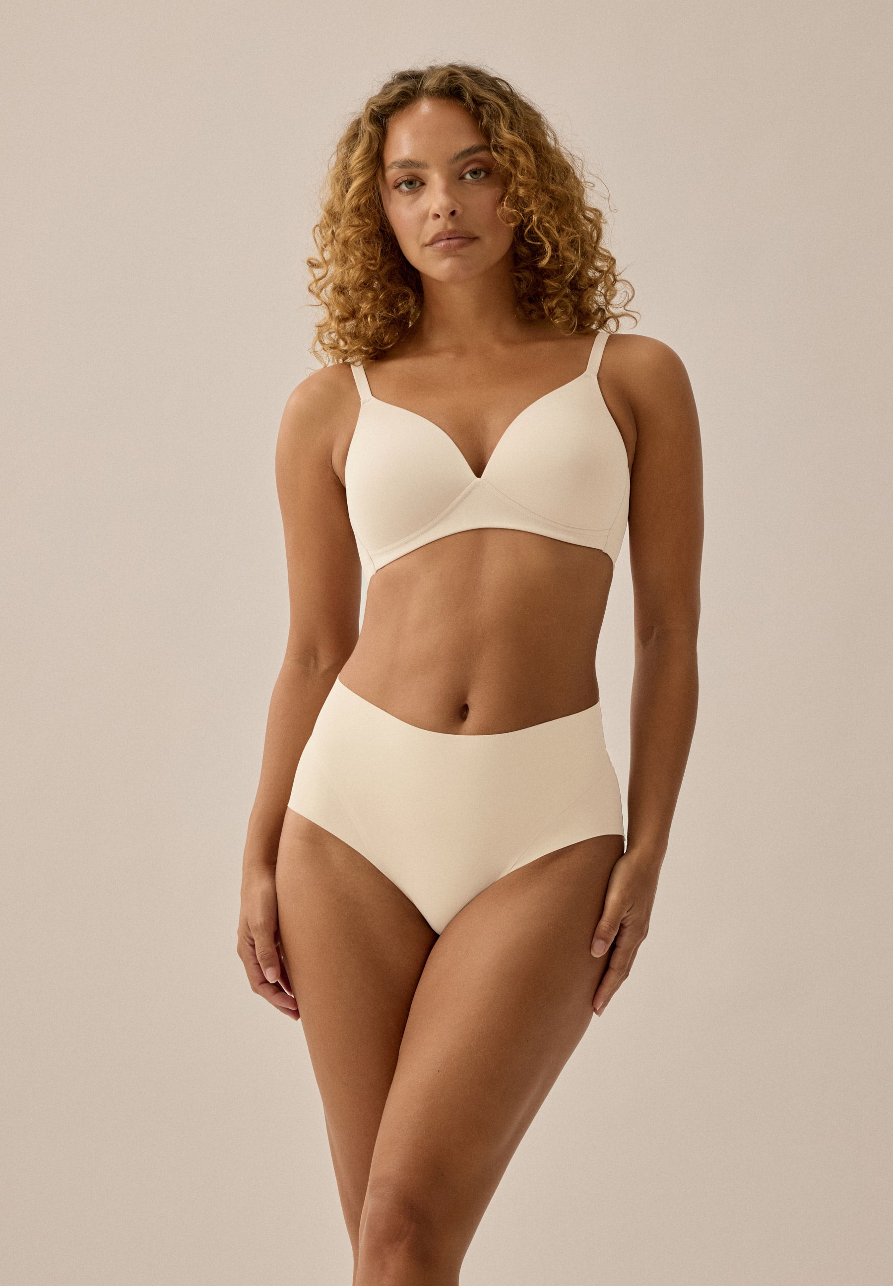 Wireless Soft Bra with Light Padding ‘The Wednesday Light’ – Light Beige
