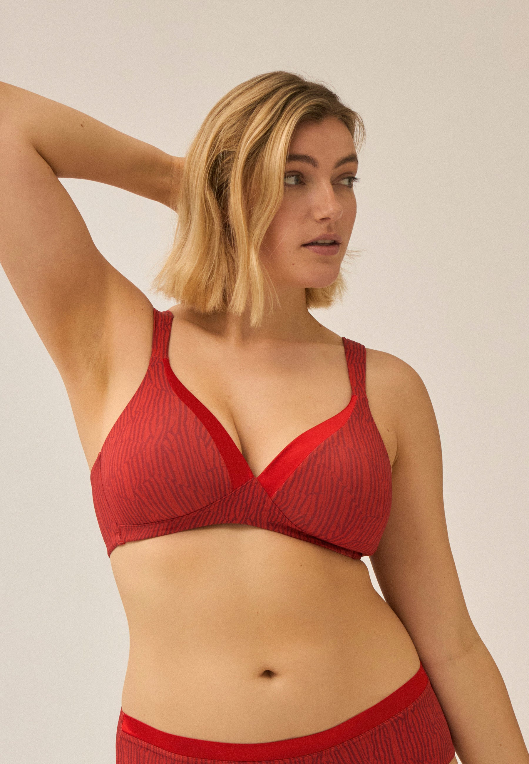 Naturana Wednesday Bügelloser BH mit Schale und Glanzband Farbe Negroni Print Frontansicht