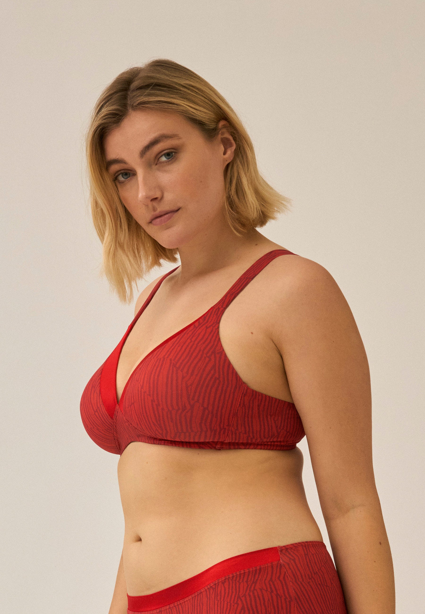 Naturana Wednesday Bügelloser BH mit Schale und Glanzband Farbe Negroni Print Seitenansicht