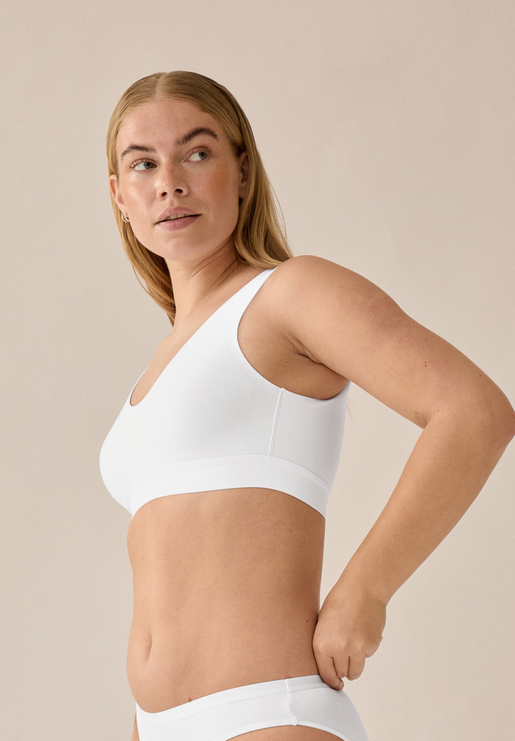Smoothing Bra – Soft Wireless Bralette – White