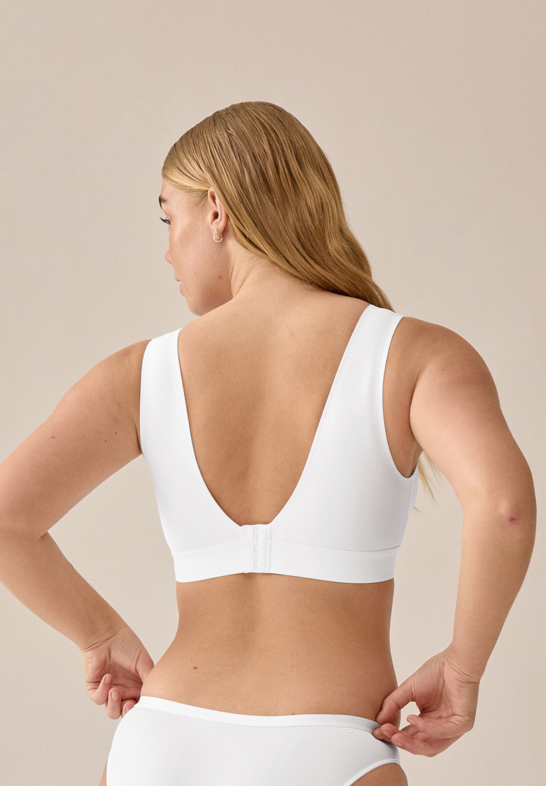 Smoothing Bra – Soft Wireless Bralette – White