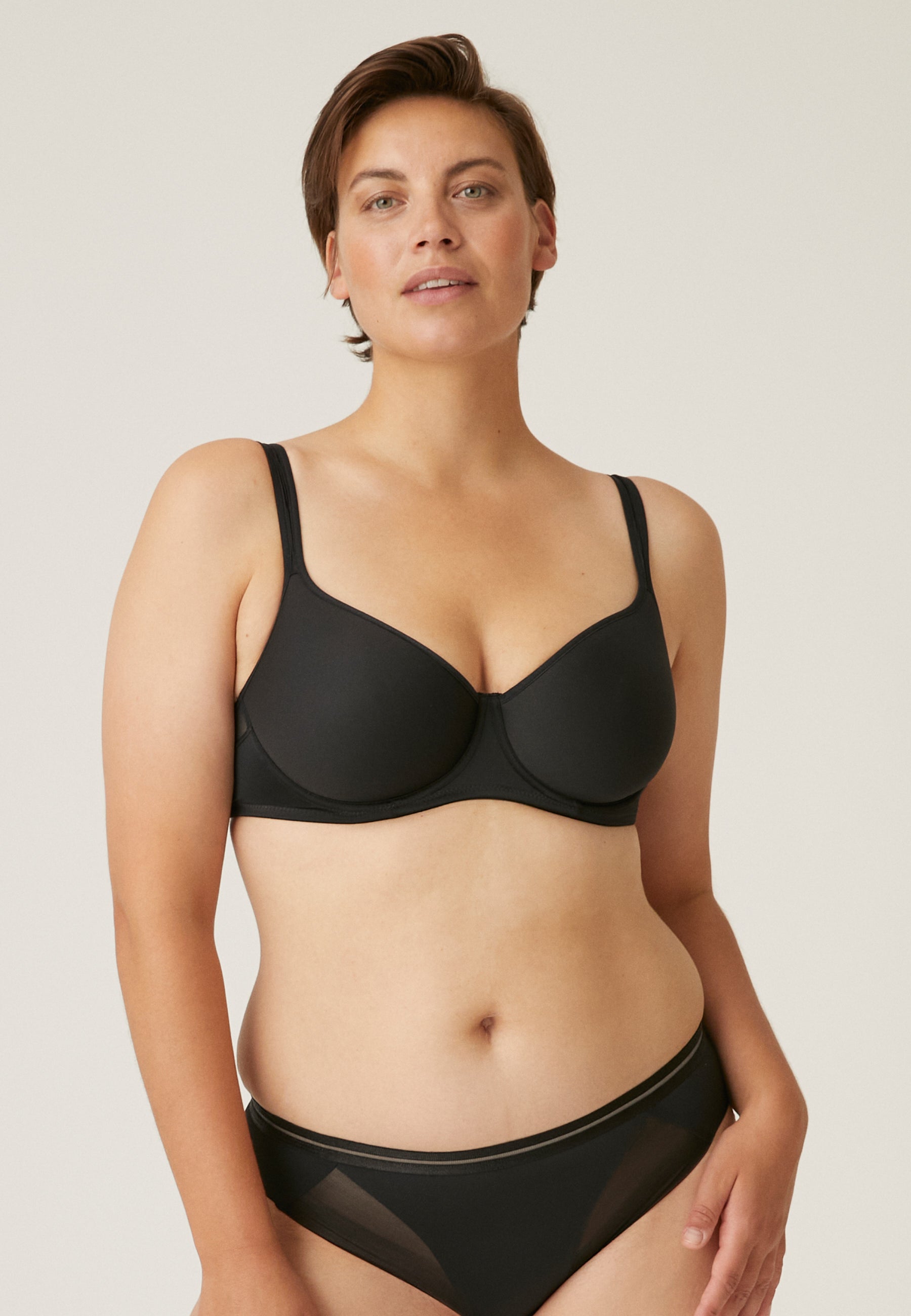 Naturana Monday Spacer Bügel-BH mit Mesh Details Farbe Schwarz Frontansicht
