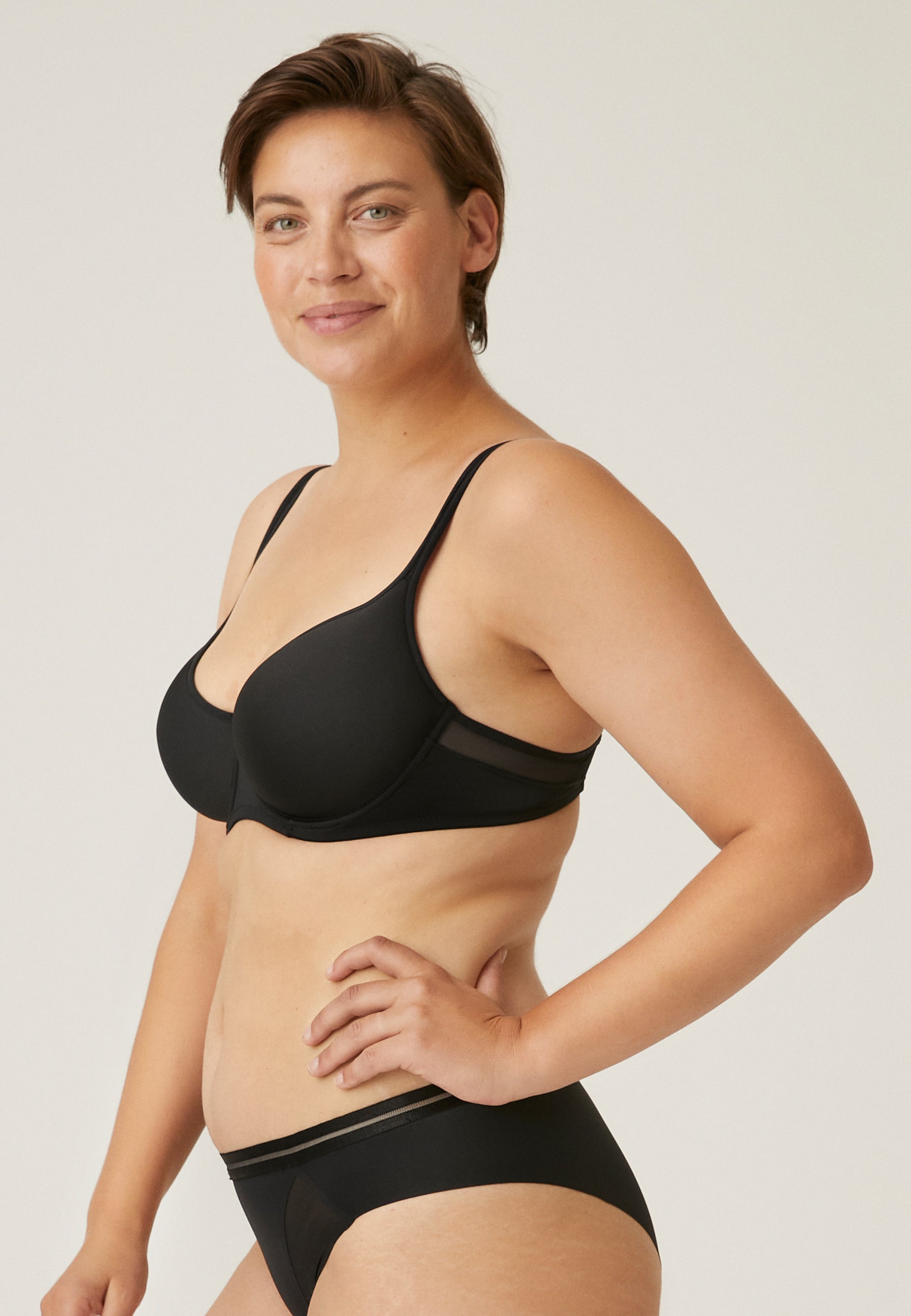 Naturana Monday Spacer Bügel-BH mit Mesh Details Farbe Schwarz Seitenansicht