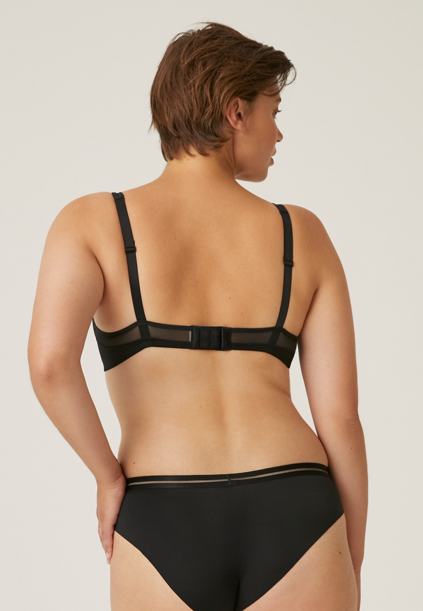 Naturana Monday Spacer Bügel-BH mit Mesh Details Farbe Schwarz Rückansicht