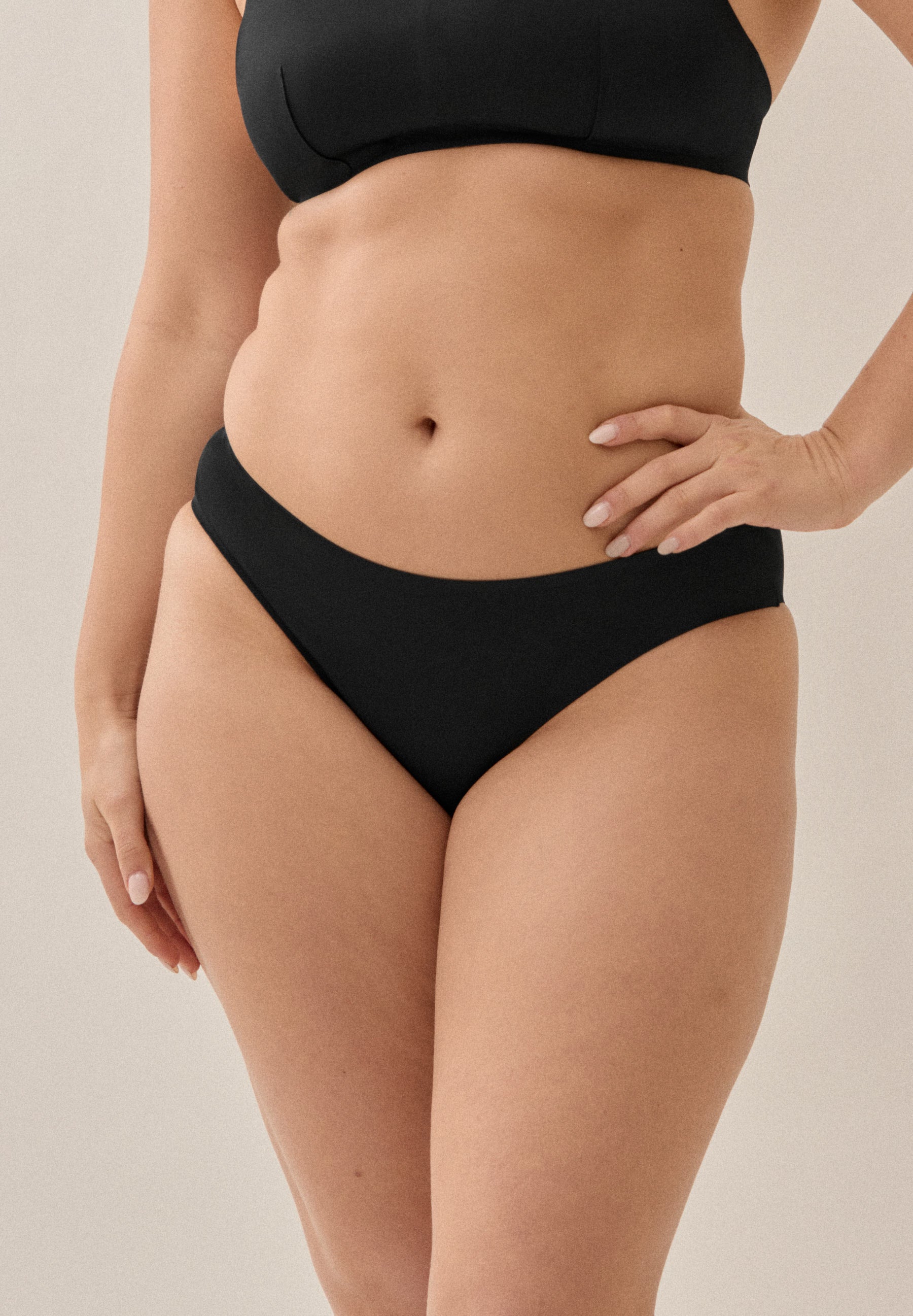 Clean-Cut Hipster Bikinihose - Schwarz
