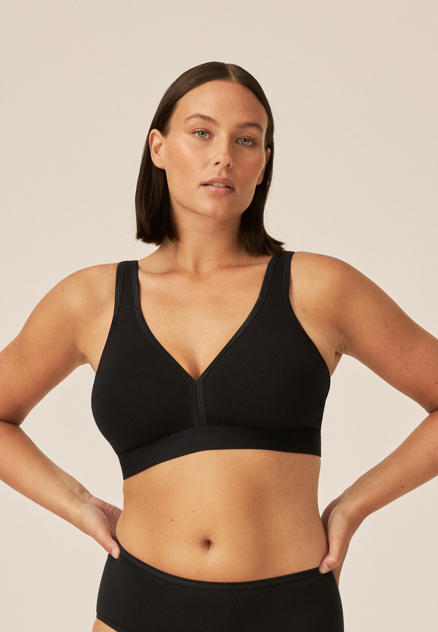 Naturana Athleisure Soft-BH Farbe Schwarz Frontansicht