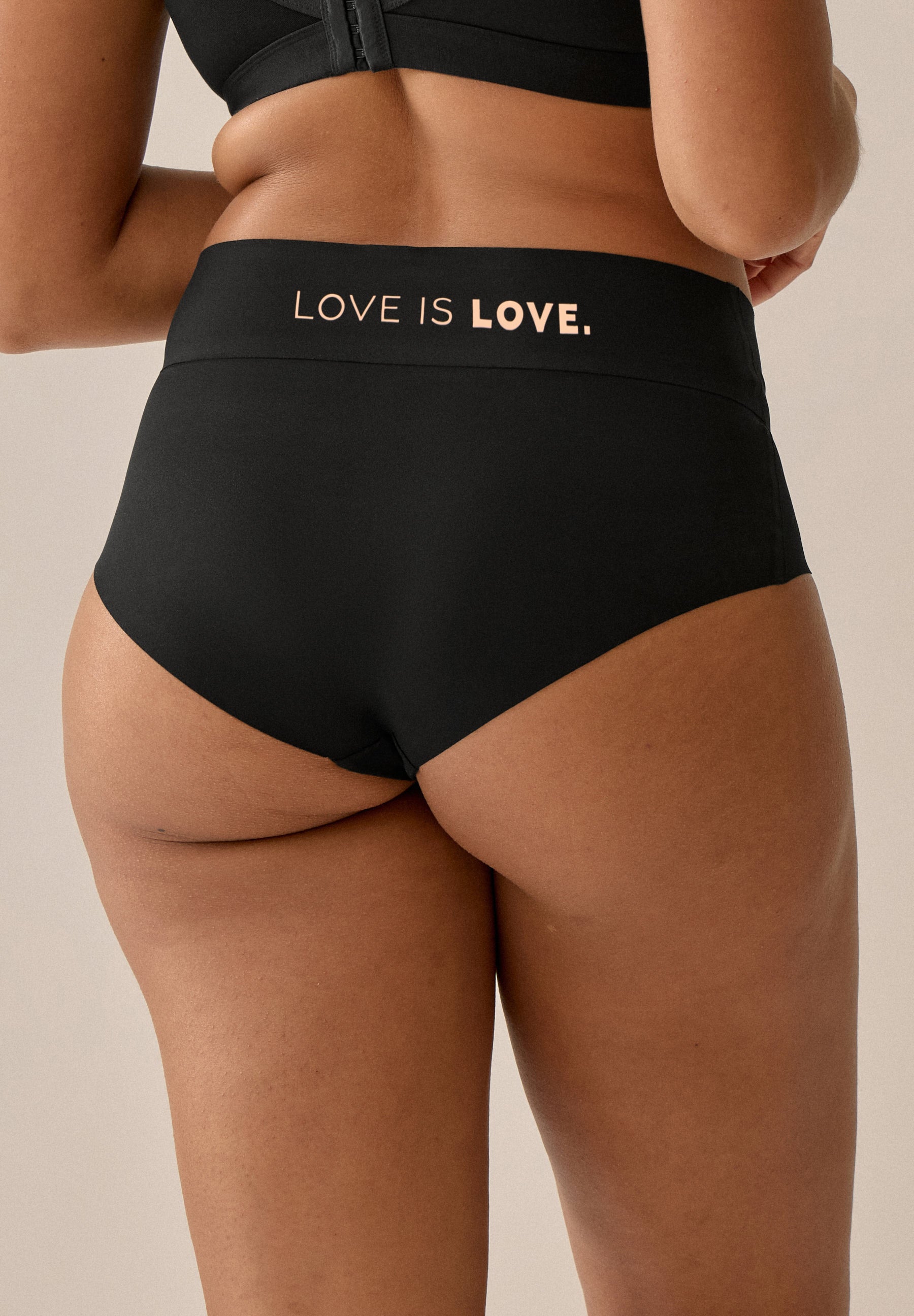 High Waist Slip mit leichtem Shape-Effekt - Schwarz Pride Edition