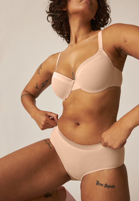 Wireless Bra with Cup and Glossy Ribbon - Nude