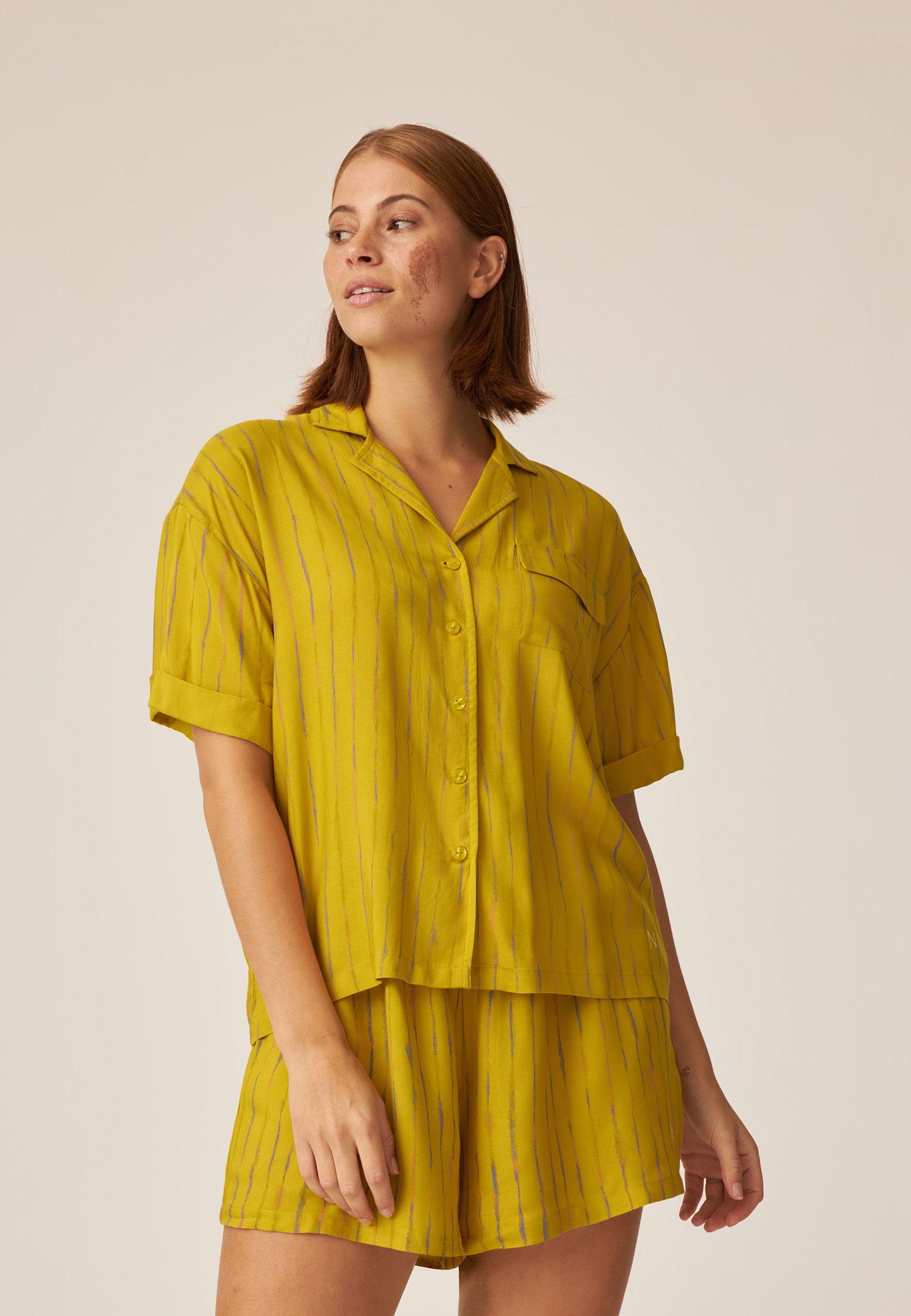 Short Sleeve Shirt with Buttons - Golden Olive Print