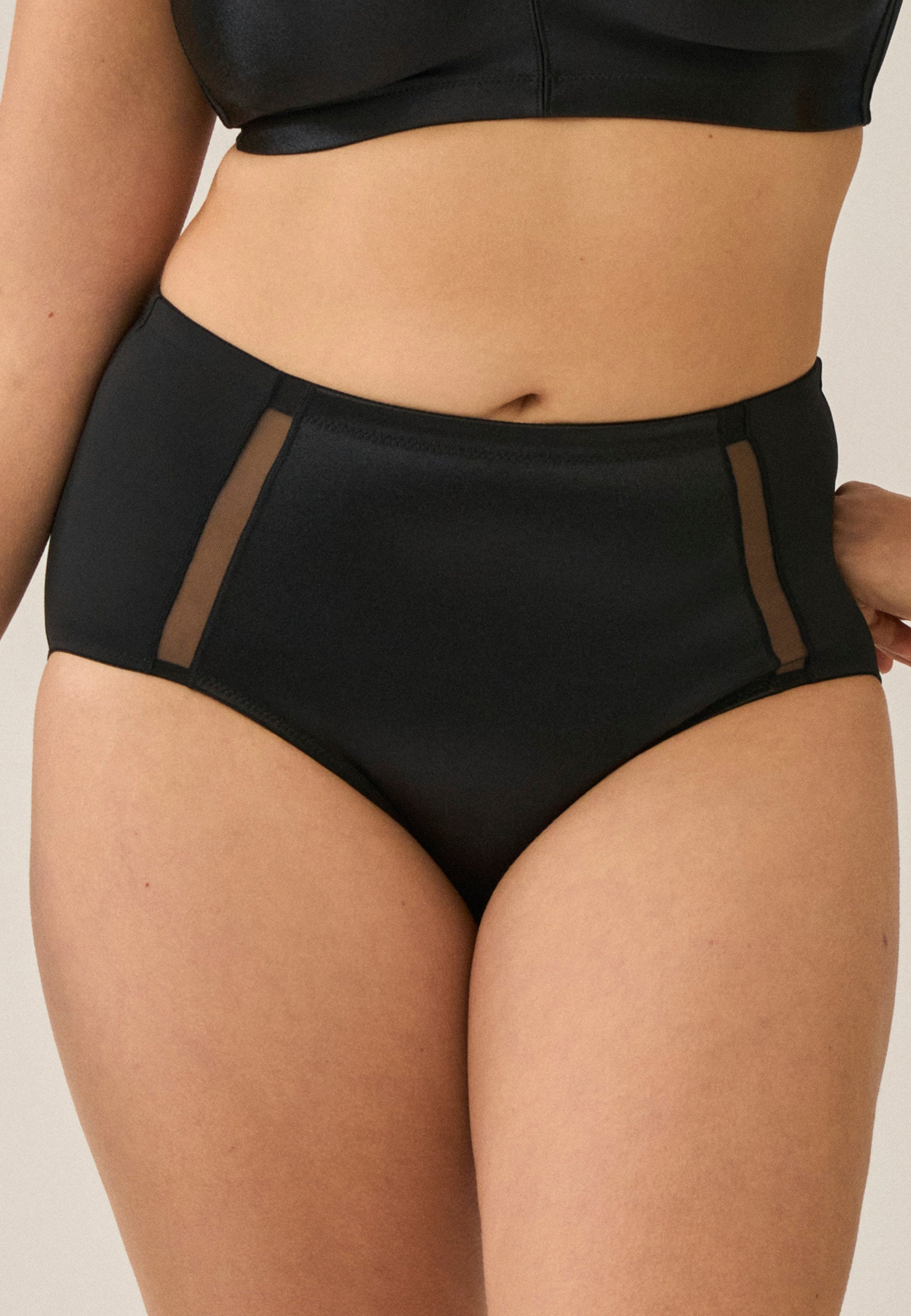 Curve Hugger Braguitas de talle alto - Negro