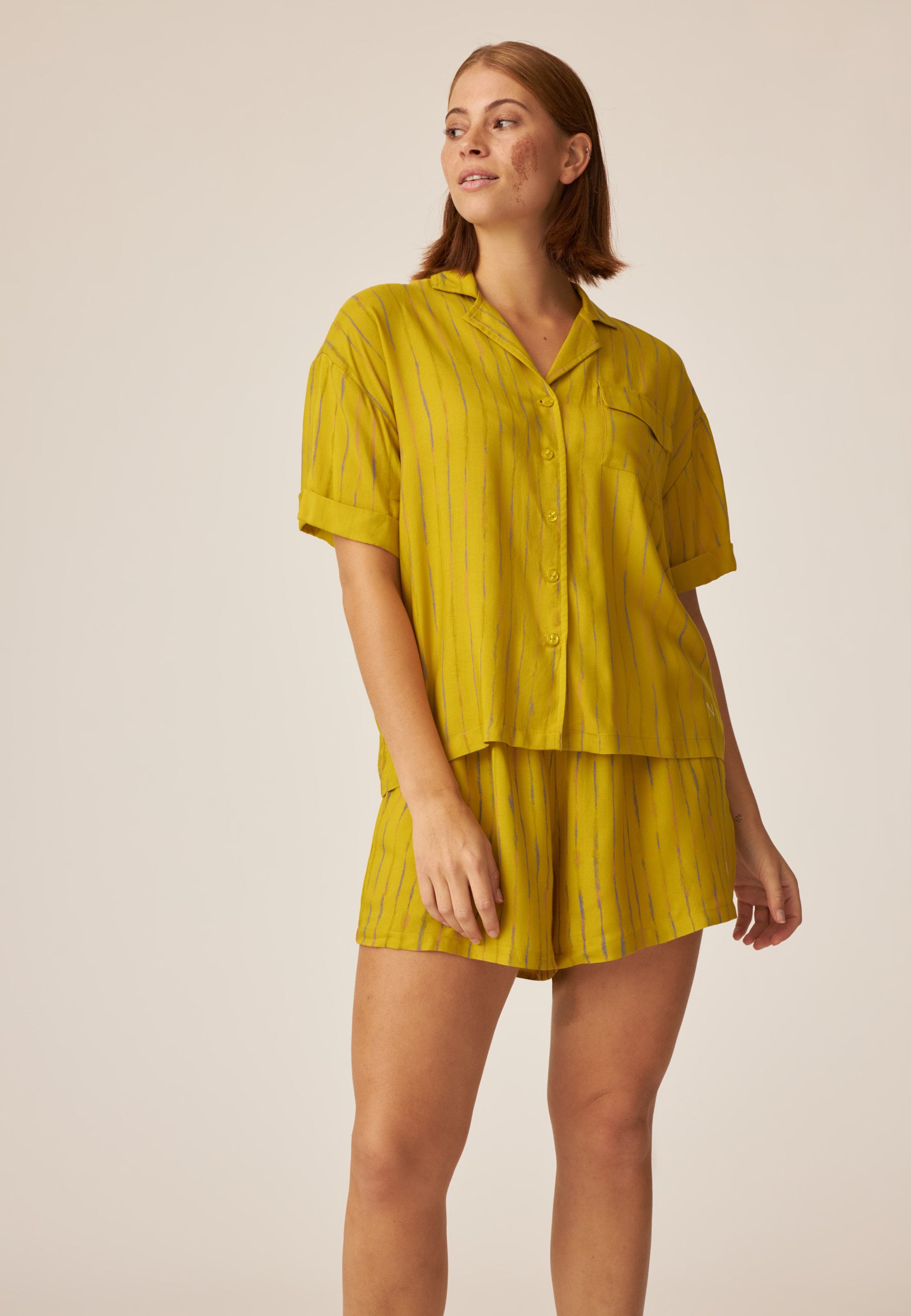 Leichte Shorts - Summer Break - Golden Olive Print
