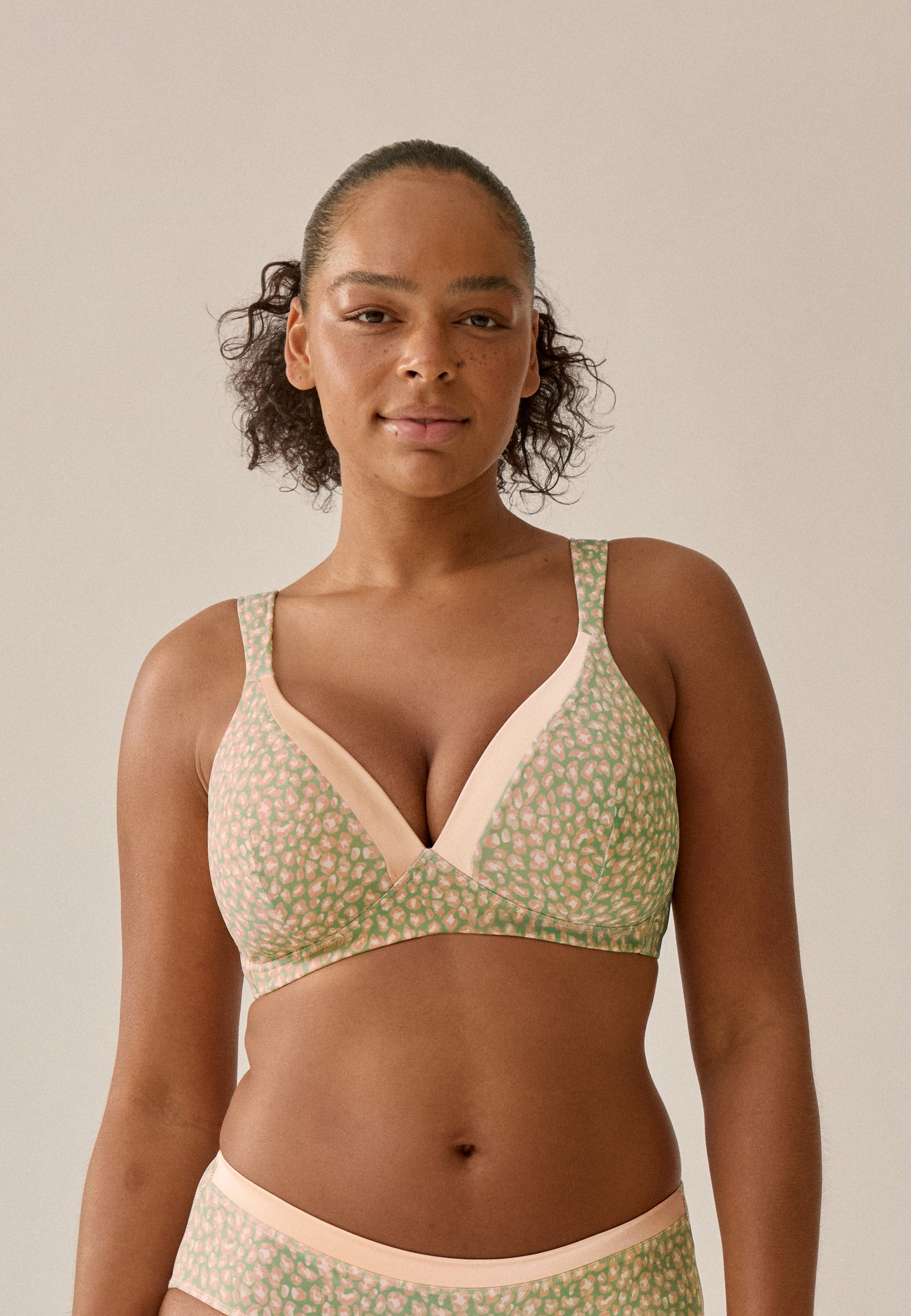 Wireless Bra with Cup and Glossy Ribbon - Rose Olive