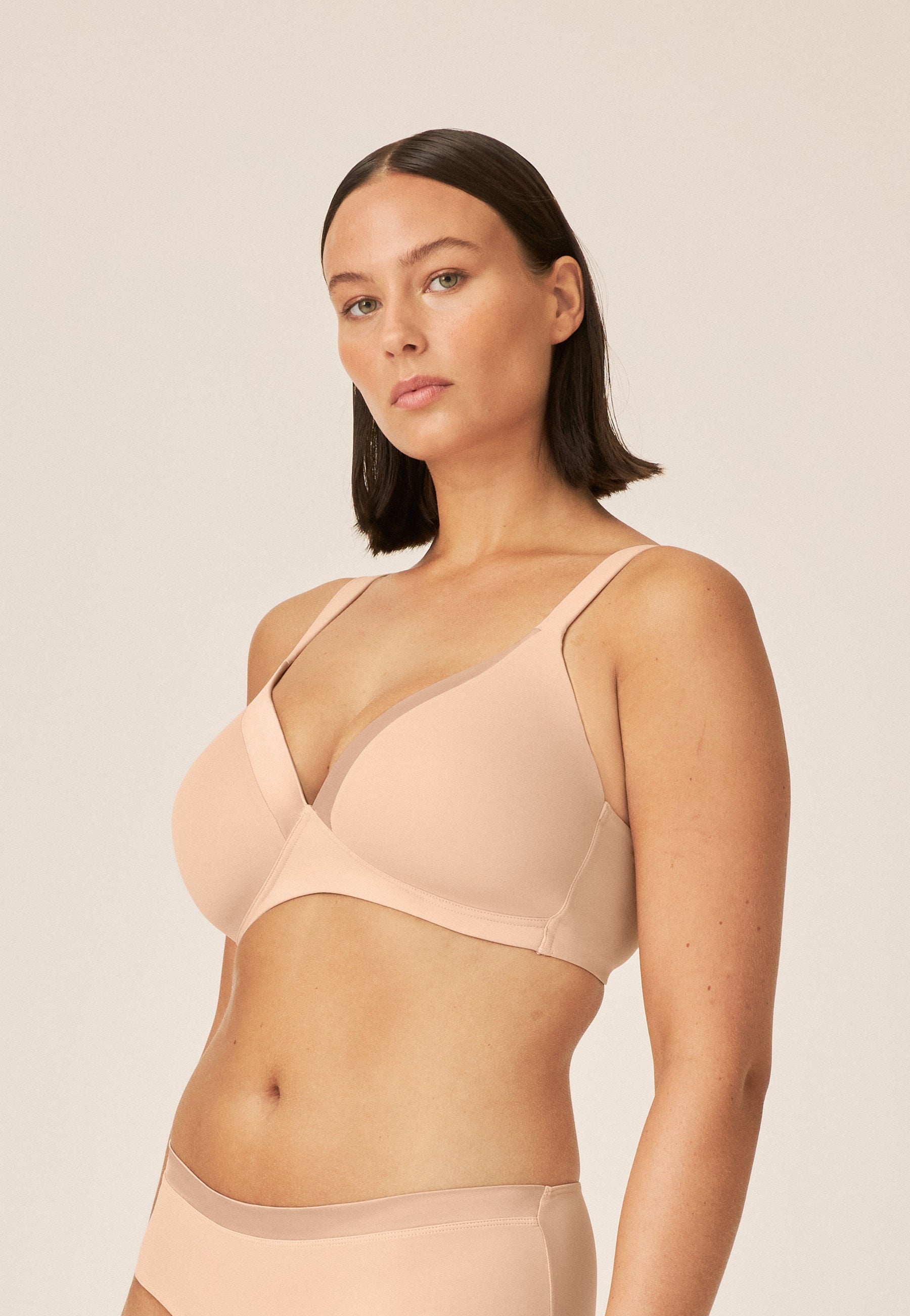 Wireless Bra with Cup and Glossy Ribbon - Nude