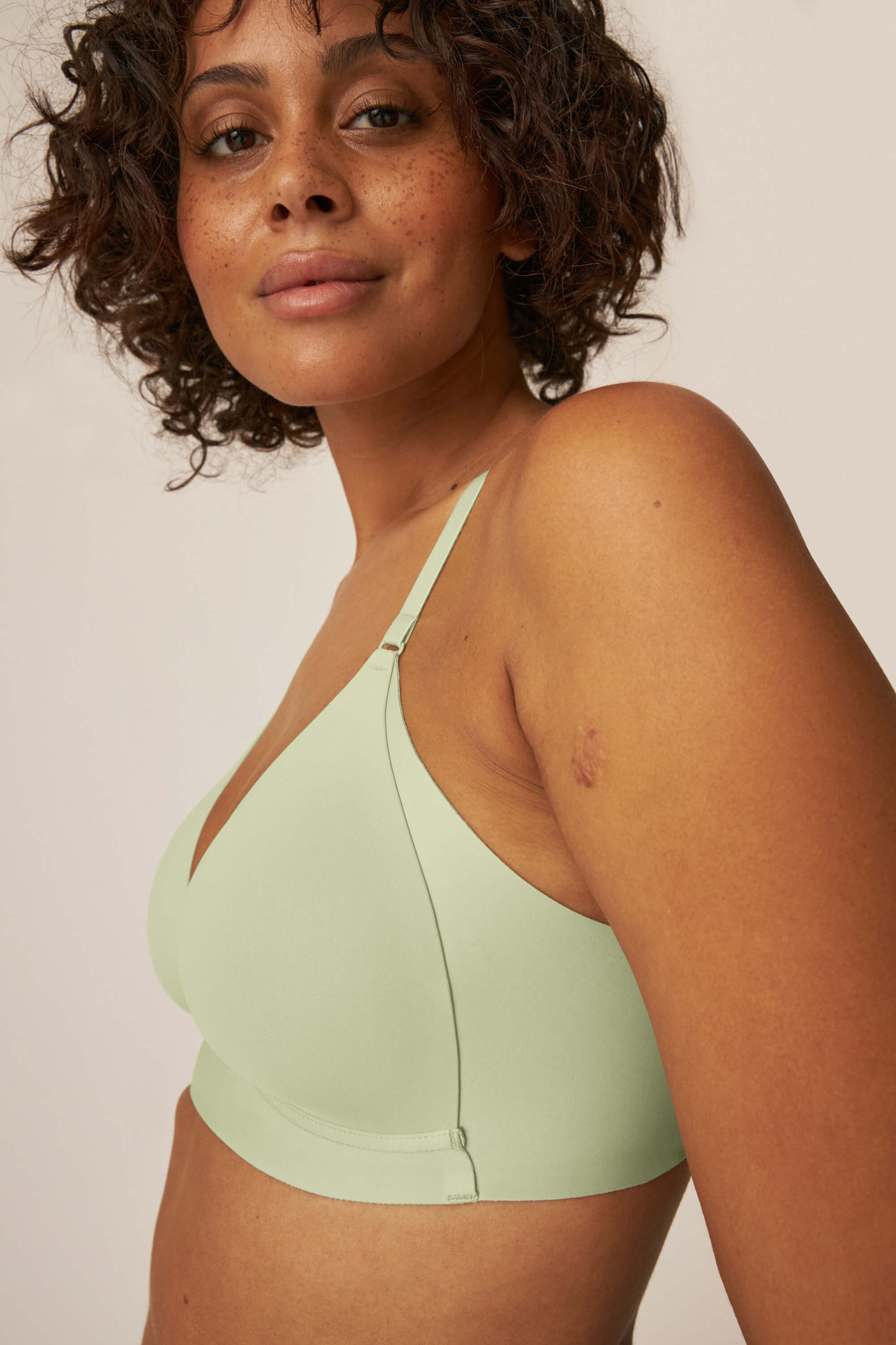 Soft bra with side smoother effect - Pale Greenshield